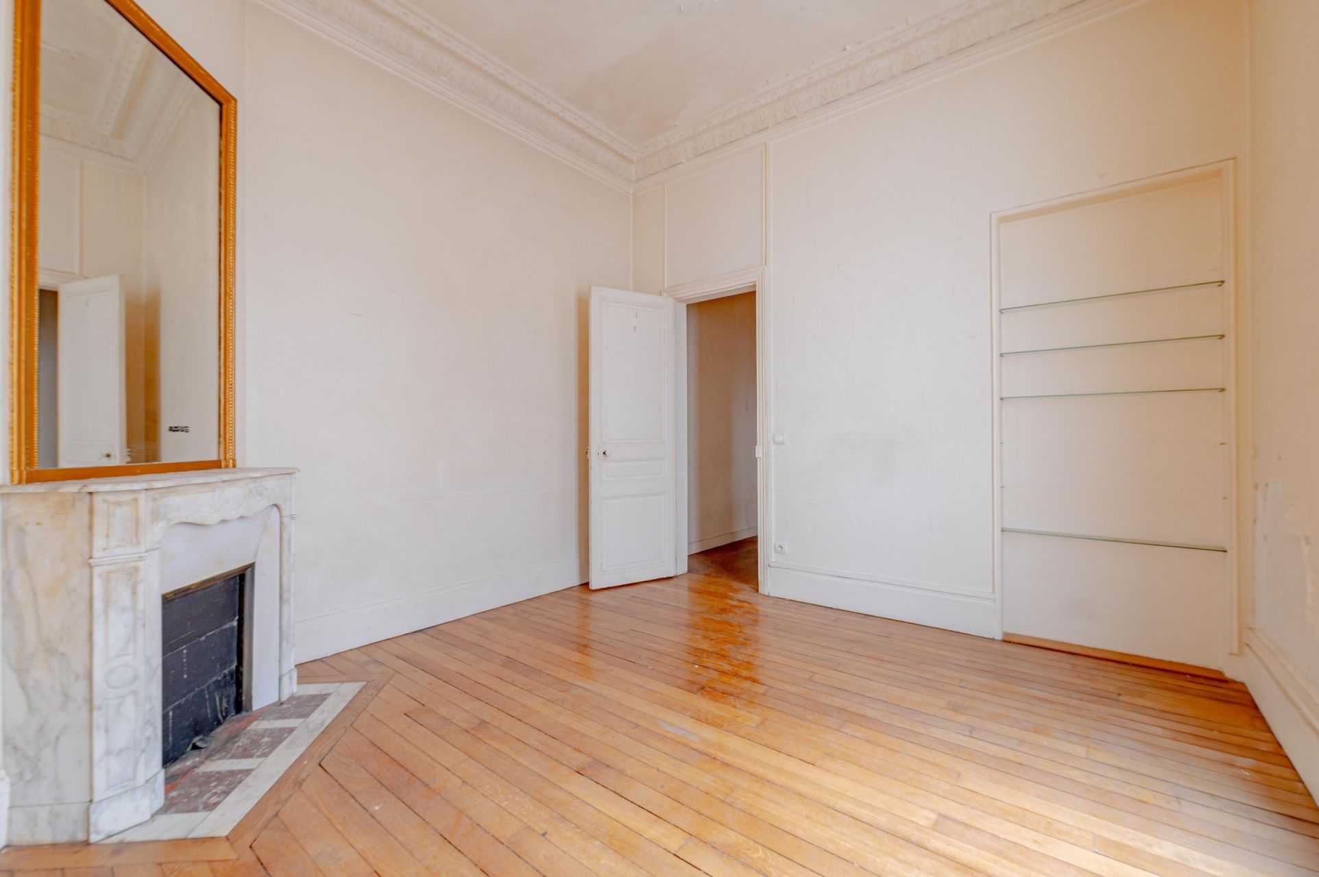 luxury apartment 7 Rooms for sale on PARIS (75116)