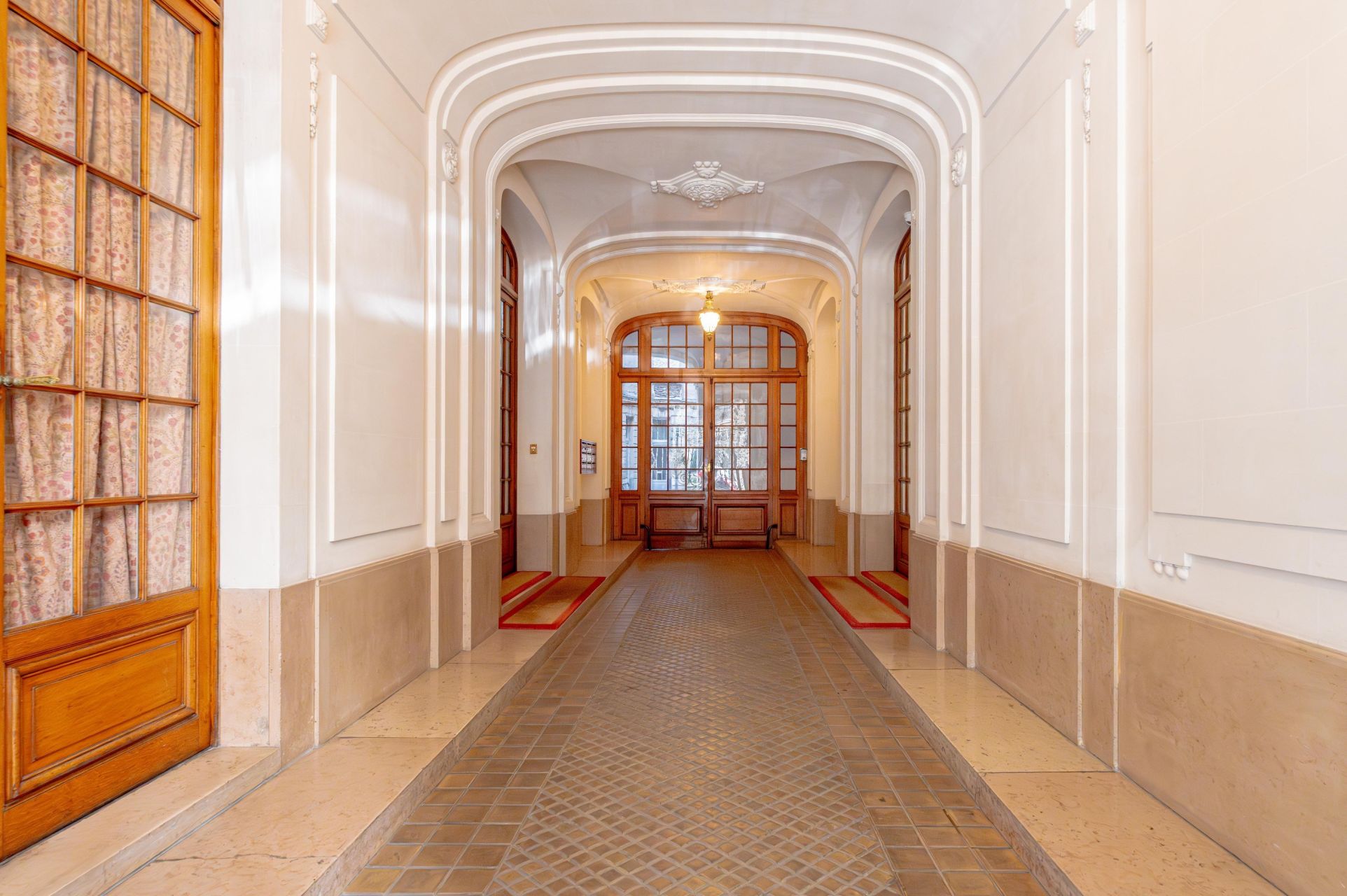 luxury apartment 7 Rooms for sale on PARIS (75116)