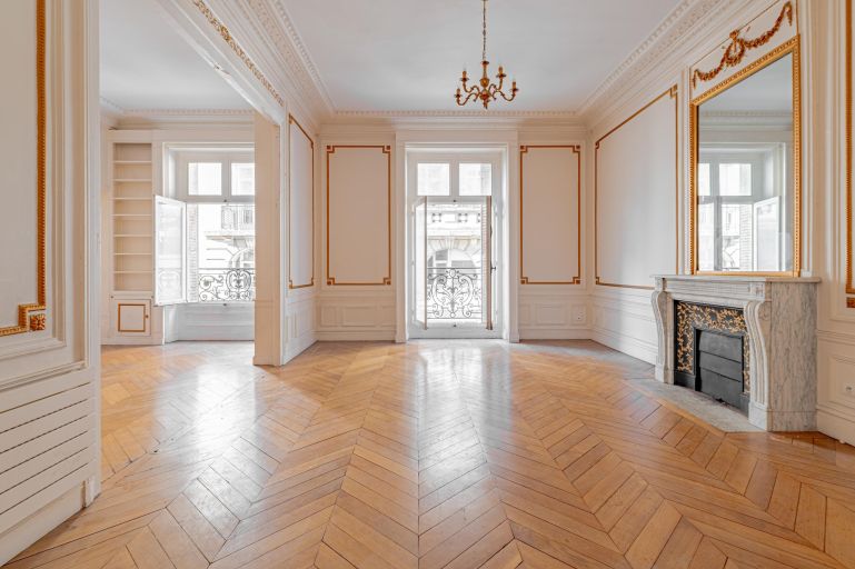 luxury apartment 7 Rooms for sale on PARIS (75116)