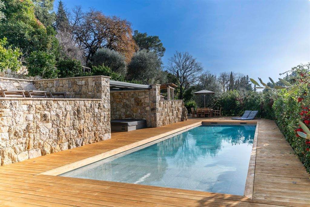 luxury villa 6 Rooms for sale on MOUGINS (06250)
