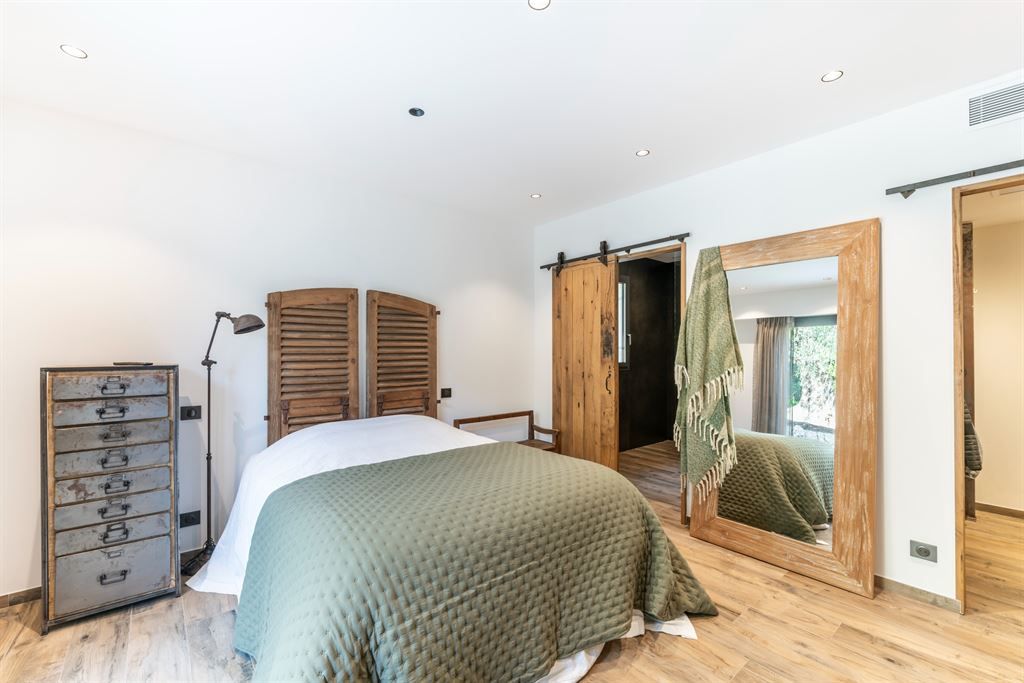 luxury villa 6 Rooms for sale on MOUGINS (06250)