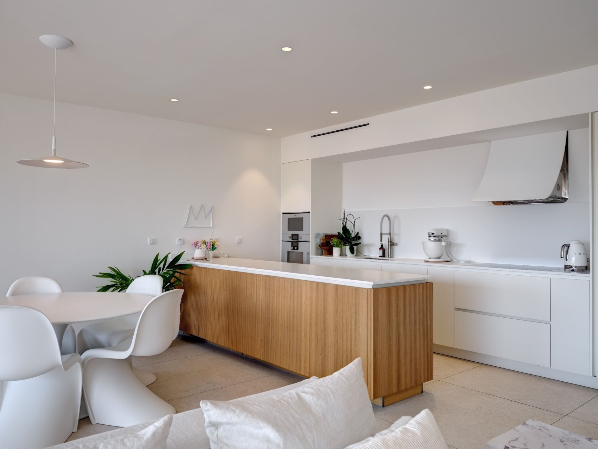 luxury apartment 3 Rooms for sale on CANNES (06400)