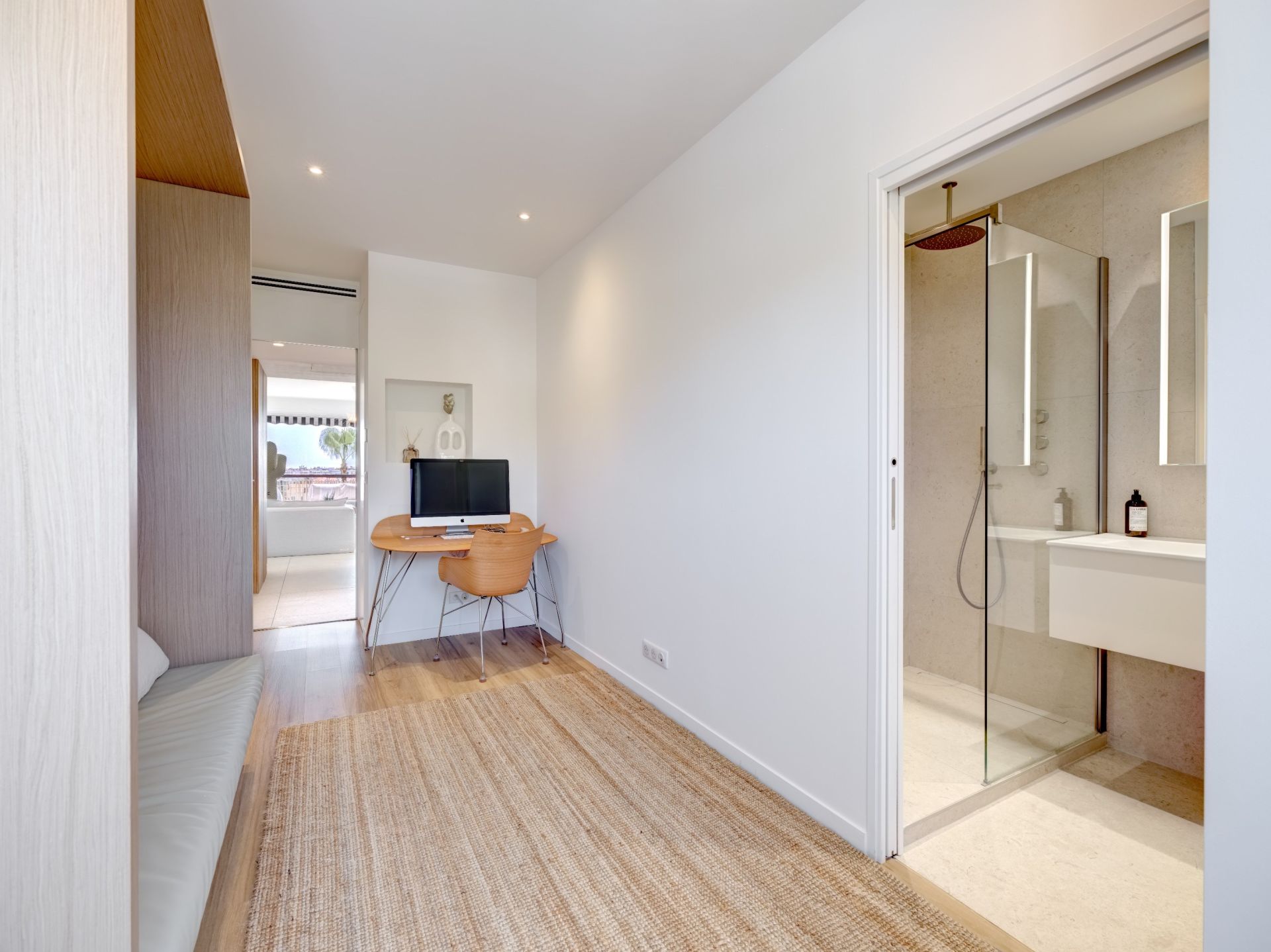 luxury apartment 3 Rooms for sale on CANNES (06400)