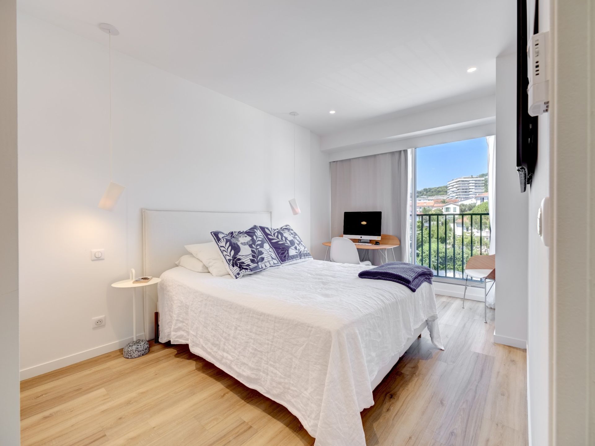 luxury apartment 3 Rooms for sale on CANNES (06400)