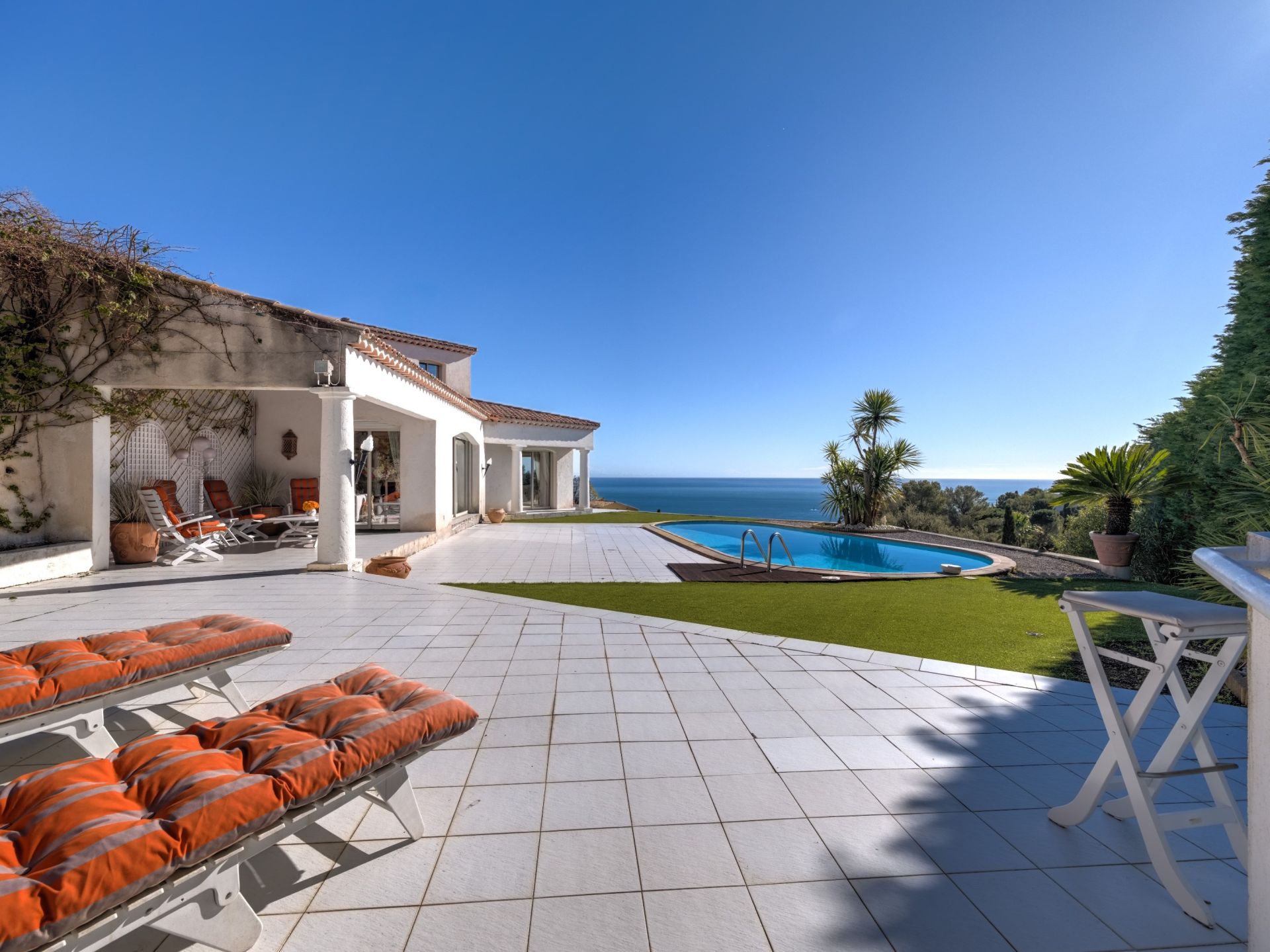 luxury villa 5 Rooms for sale on VALLAURIS (06220)