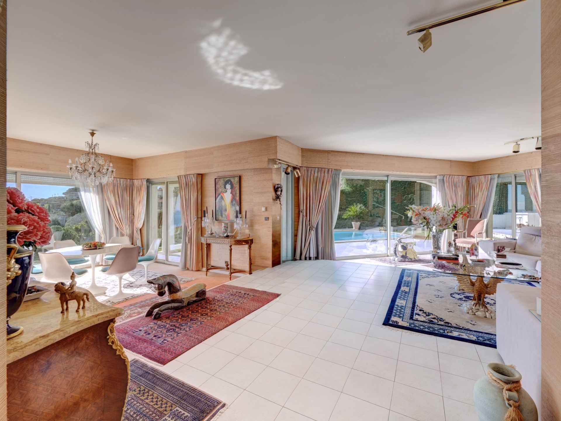 luxury villa 5 Rooms for sale on VALLAURIS (06220)