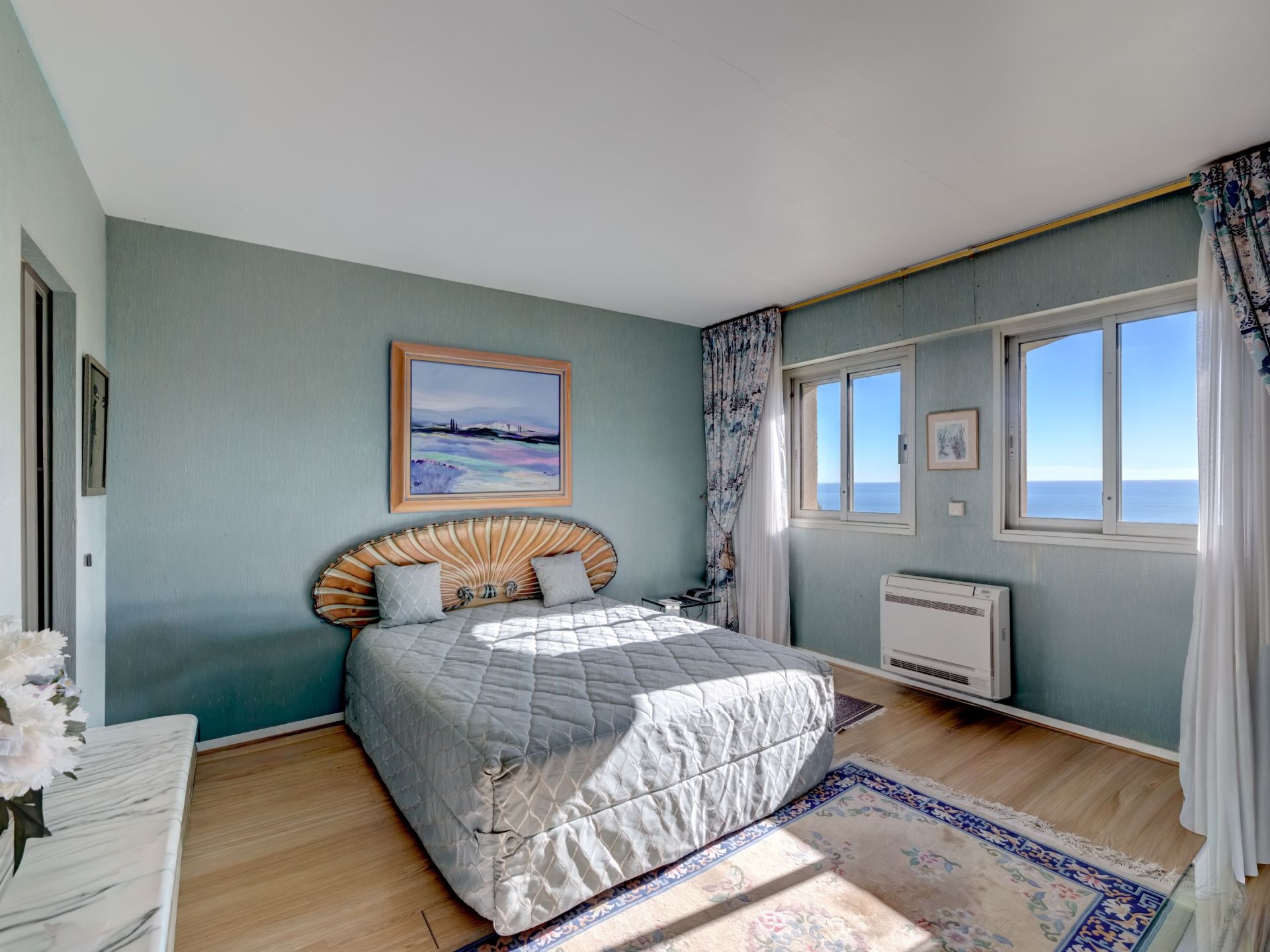 luxury villa 5 Rooms for sale on VALLAURIS (06220)