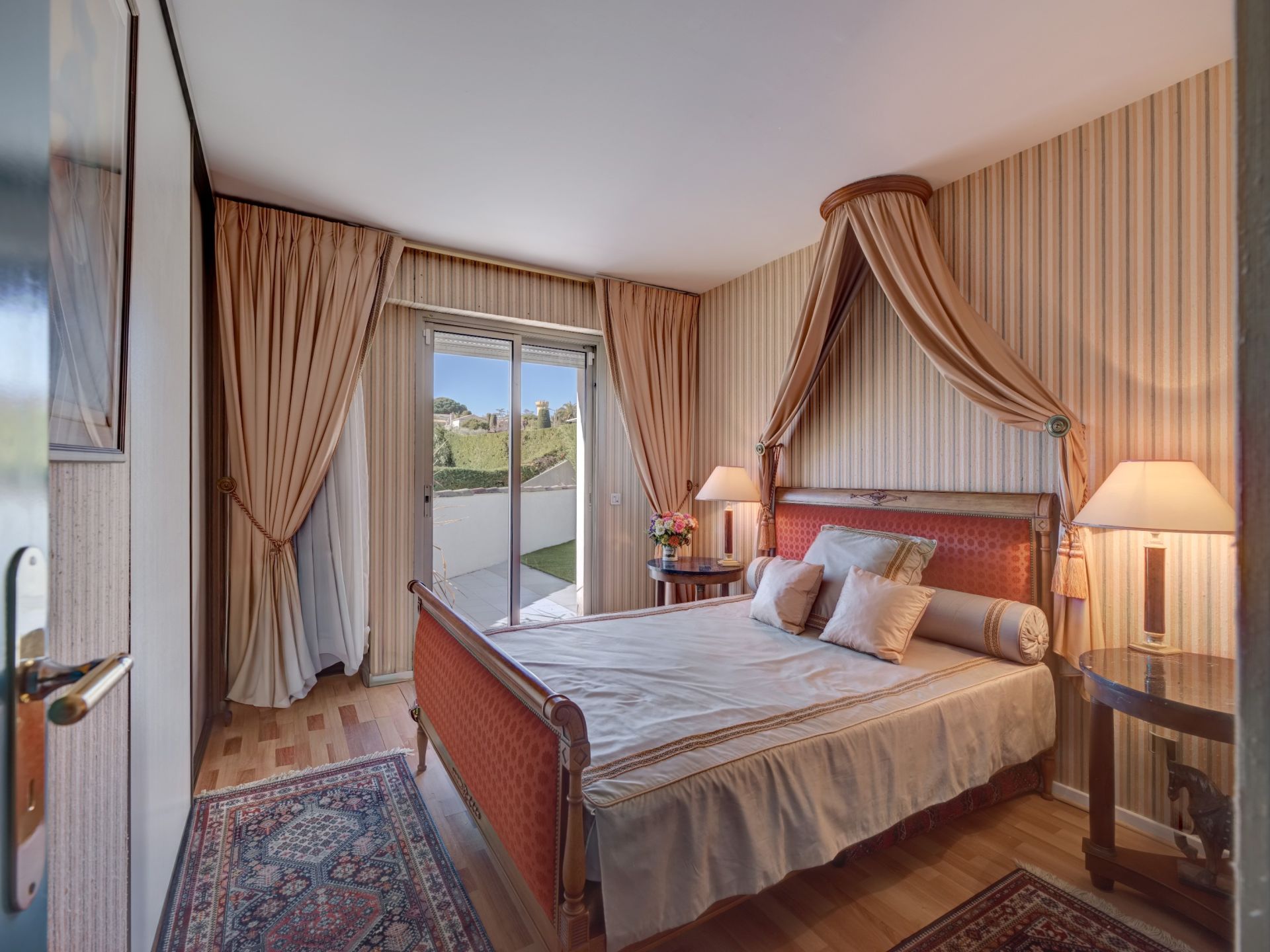 luxury villa 5 Rooms for sale on VALLAURIS (06220)