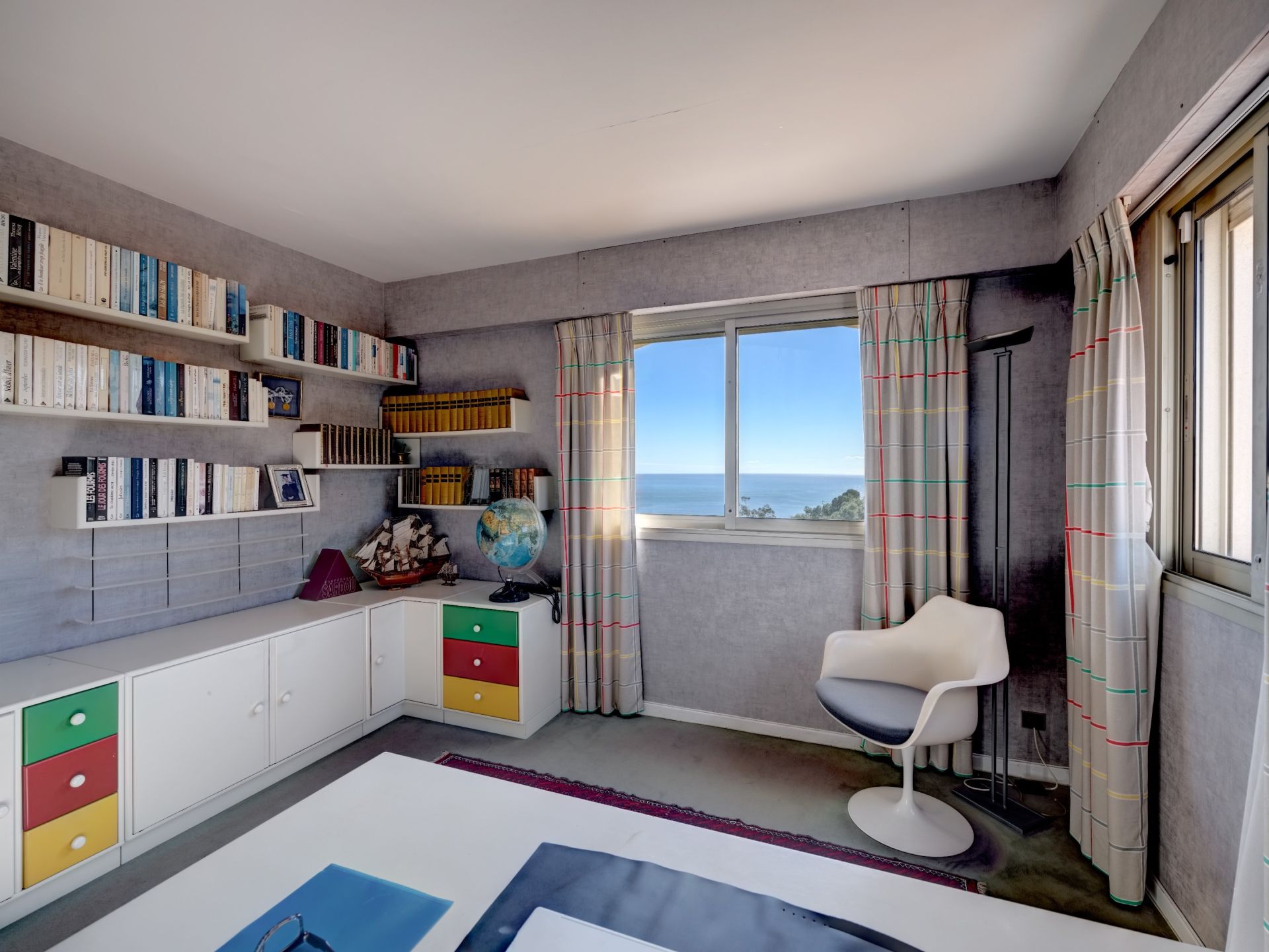 luxury villa 5 Rooms for sale on VALLAURIS (06220)