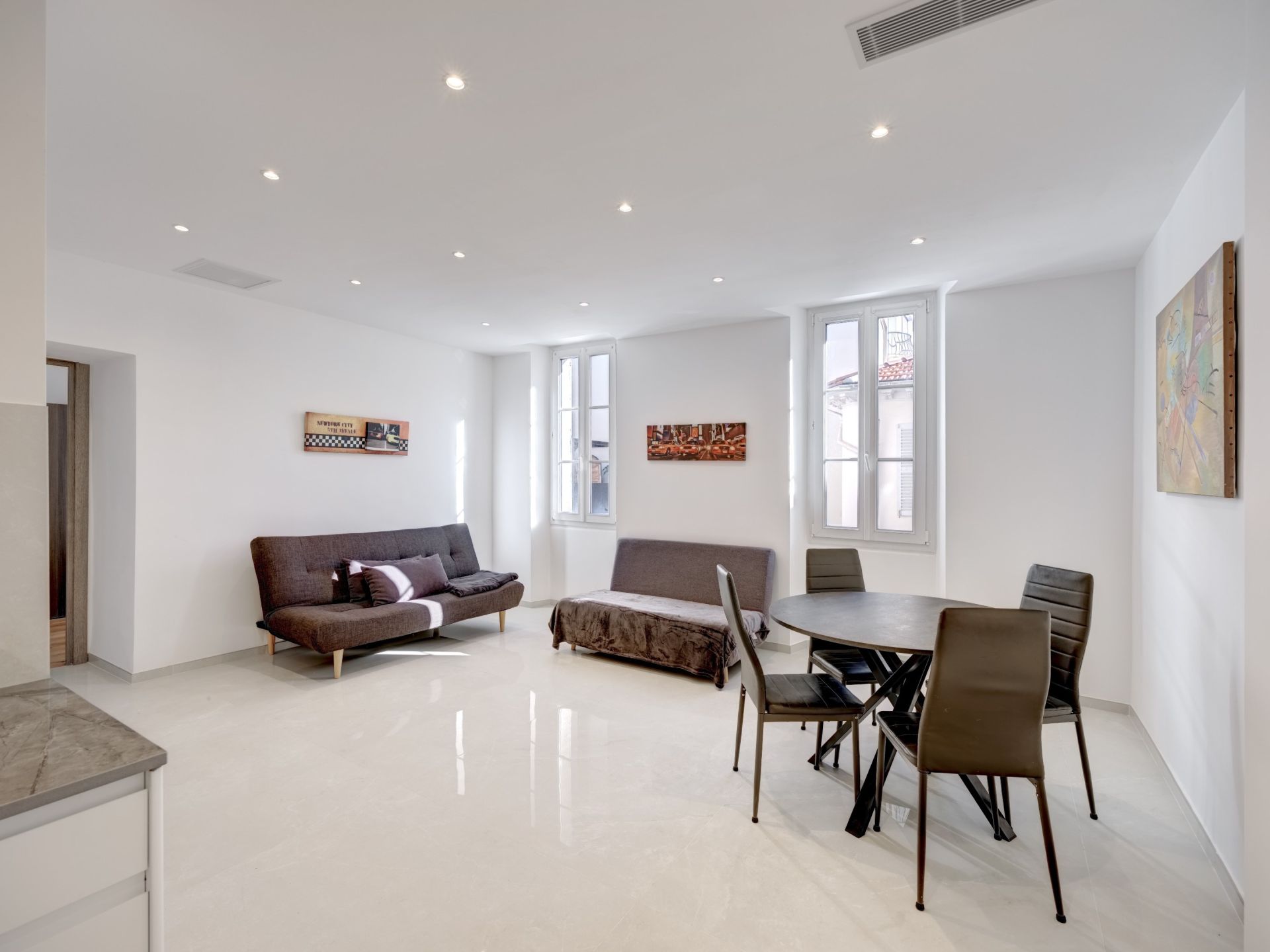 luxury apartment 2 Rooms for sale on CANNES (06400)