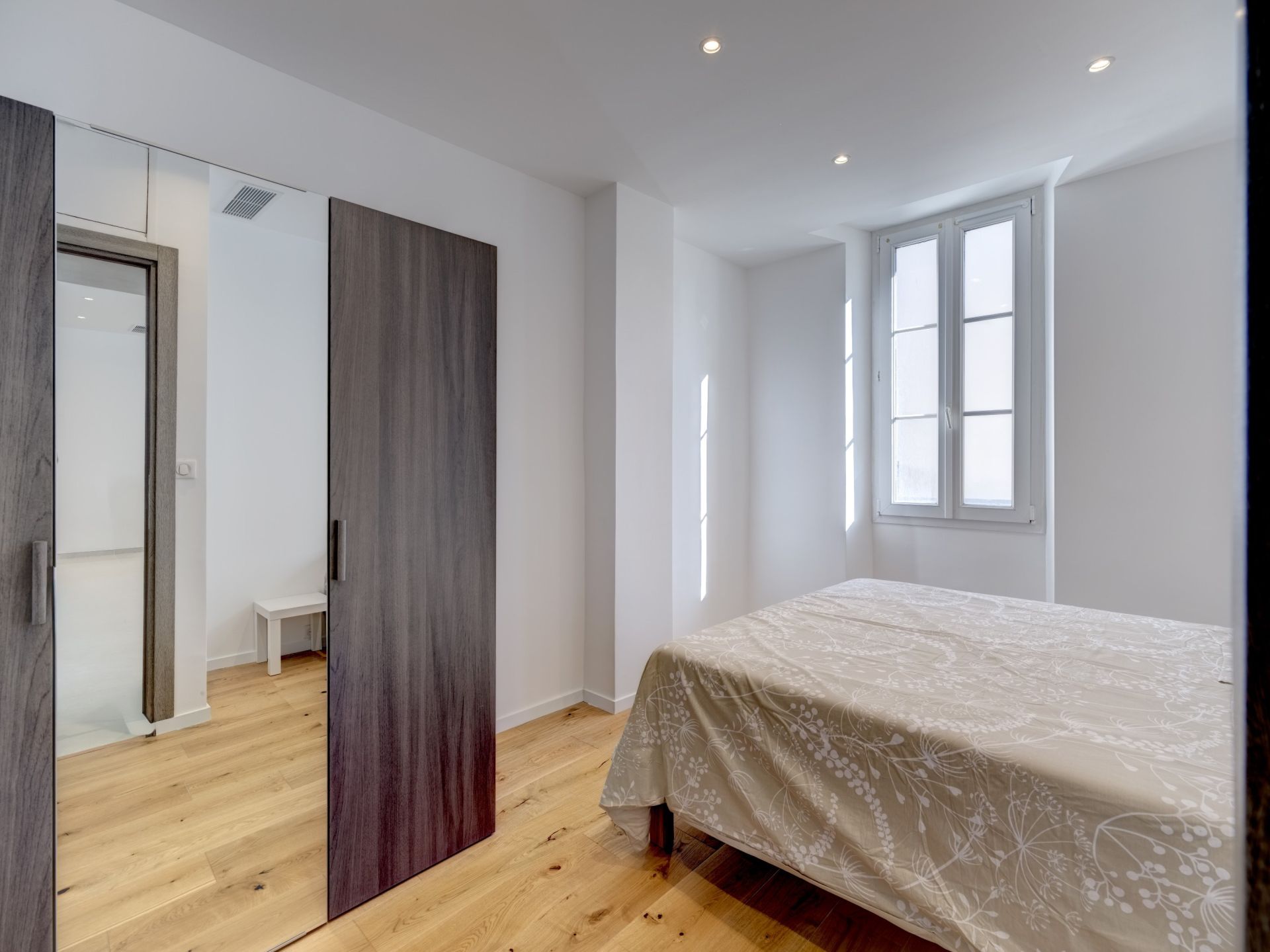 luxury apartment 2 Rooms for sale on CANNES (06400)