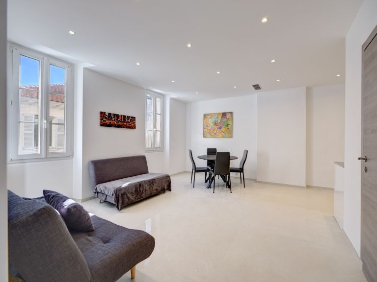 luxury apartment 2 Rooms for sale on CANNES (06400)