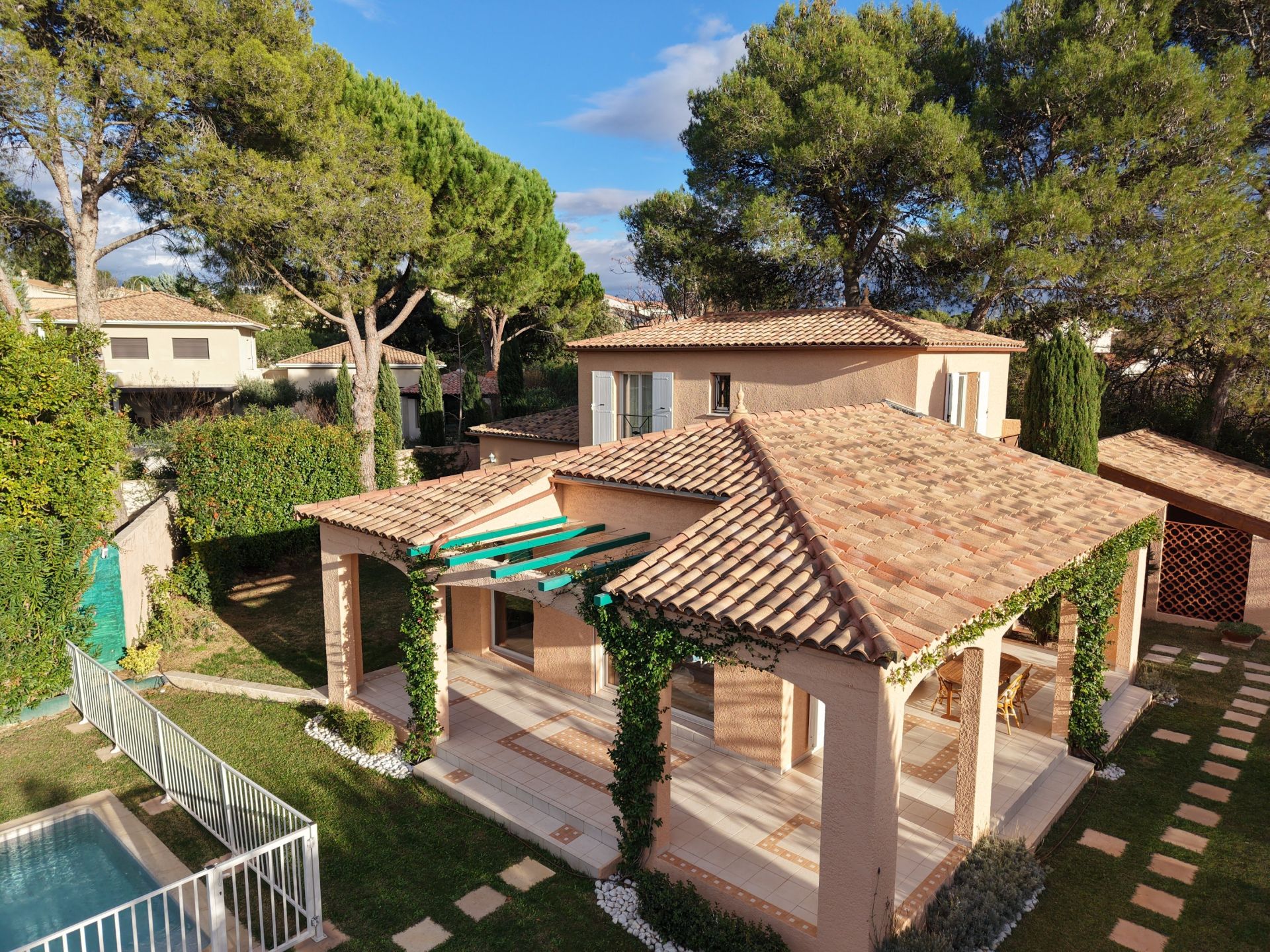 luxury house 5 Rooms for sale on MONTPELLIER (34000)