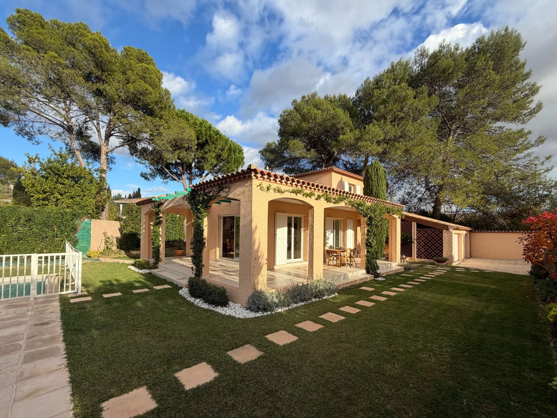 luxury house 5 Rooms for sale on CASTELNAU LE LEZ (34170)