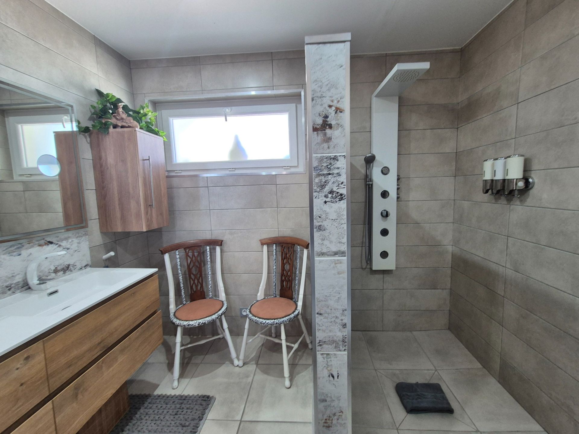 luxury house 4 Rooms for sale on NARBONNE (11100)