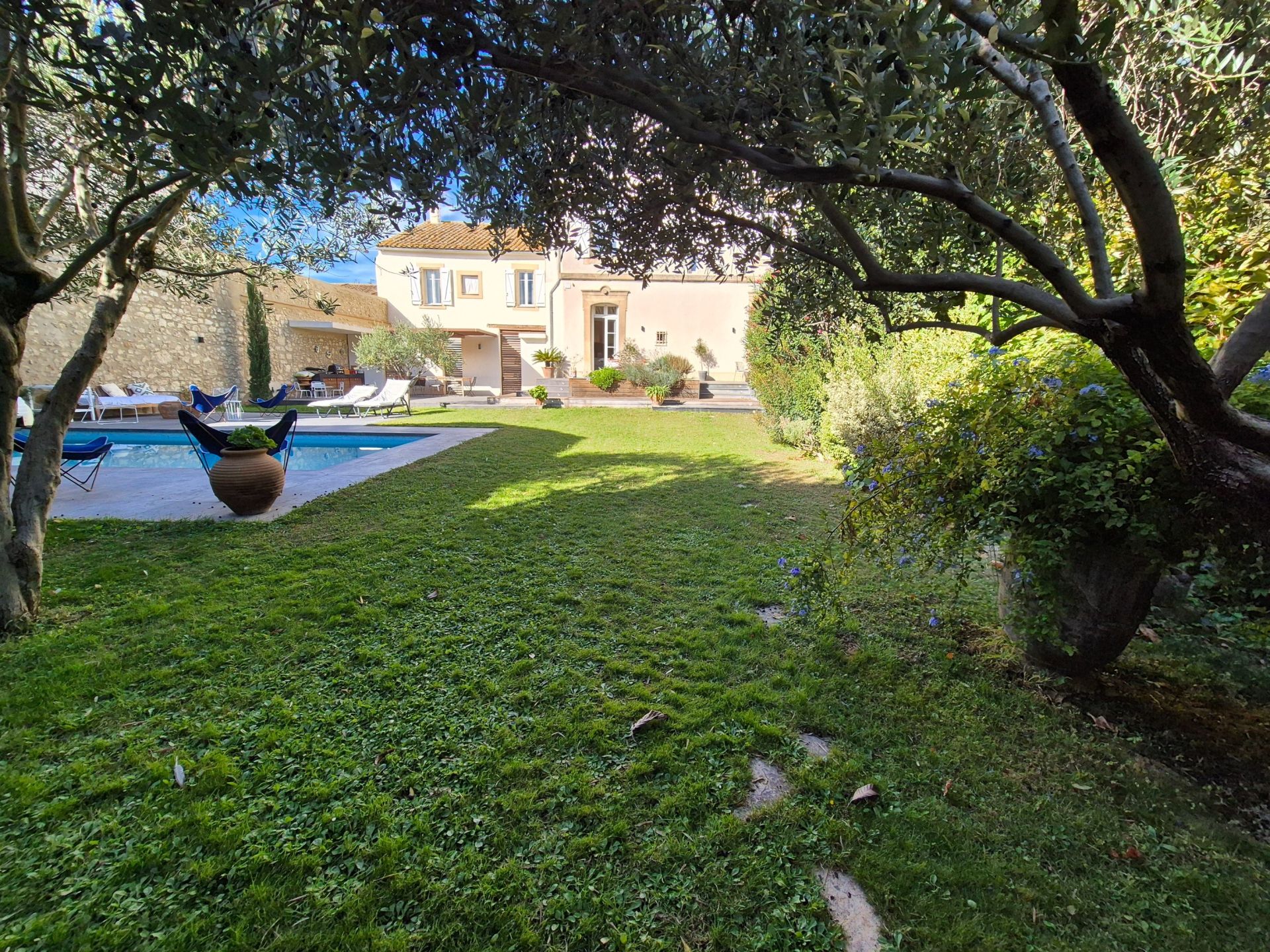 luxury house 13 Rooms for sale on NARBONNE (11100)