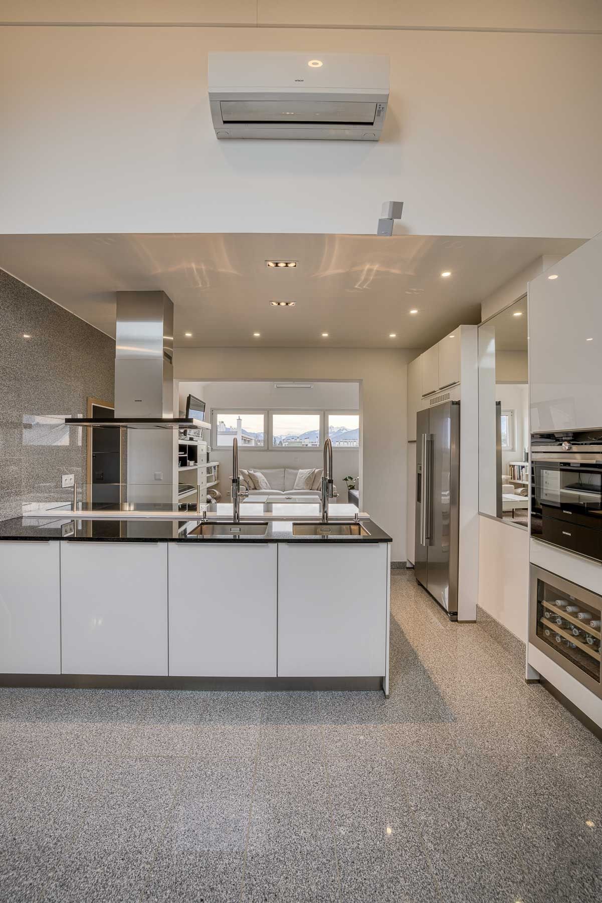 luxury apartment 4 Rooms for sale on ANNECY (74000)