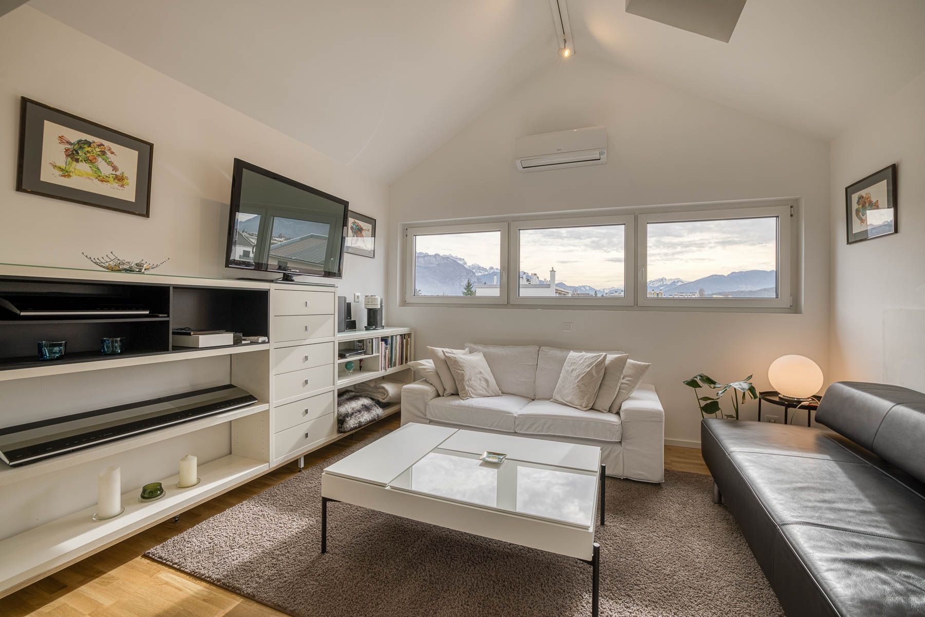 luxury apartment 4 Rooms for sale on ANNECY (74000)