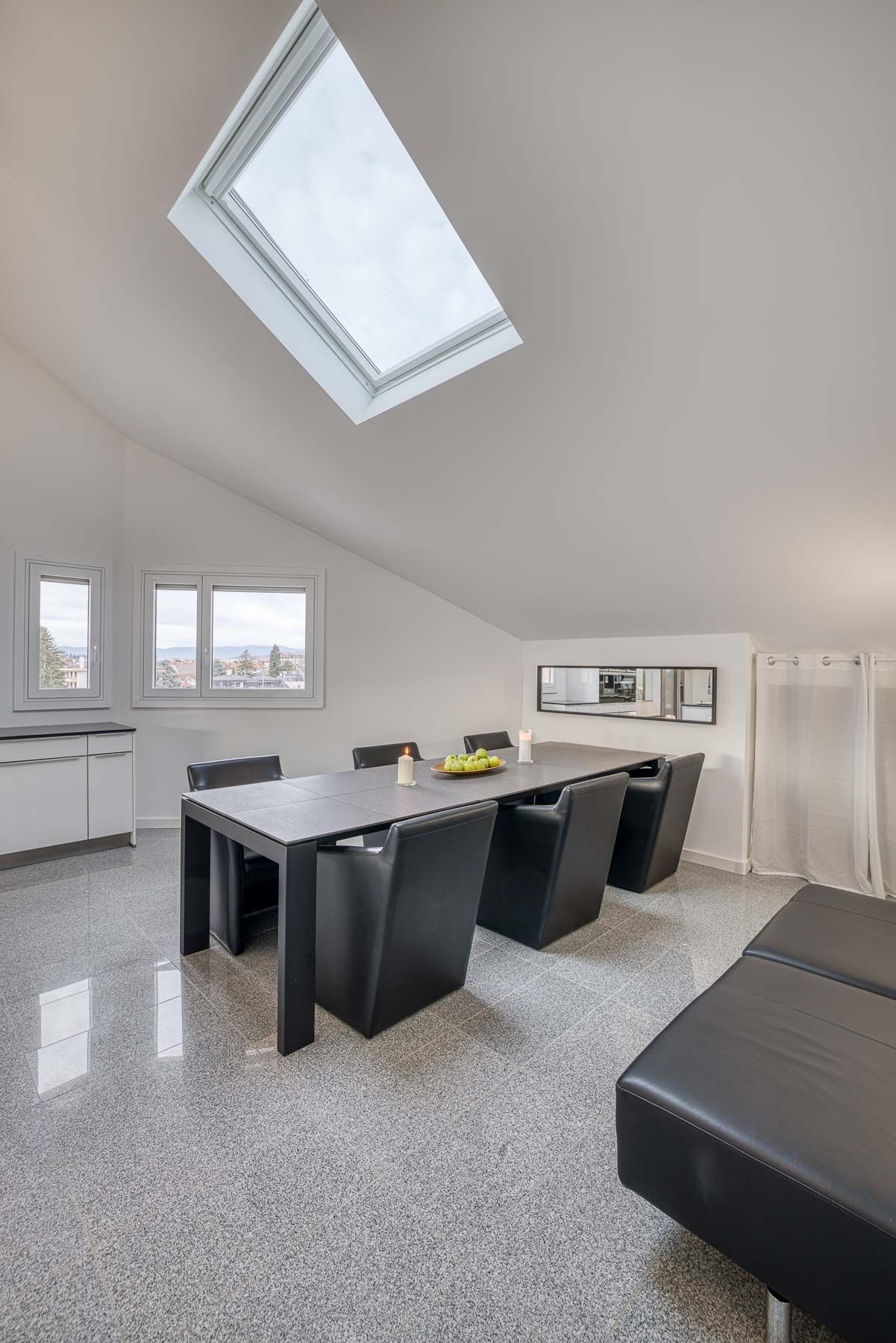 luxury apartment 4 Rooms for sale on ANNECY (74000)