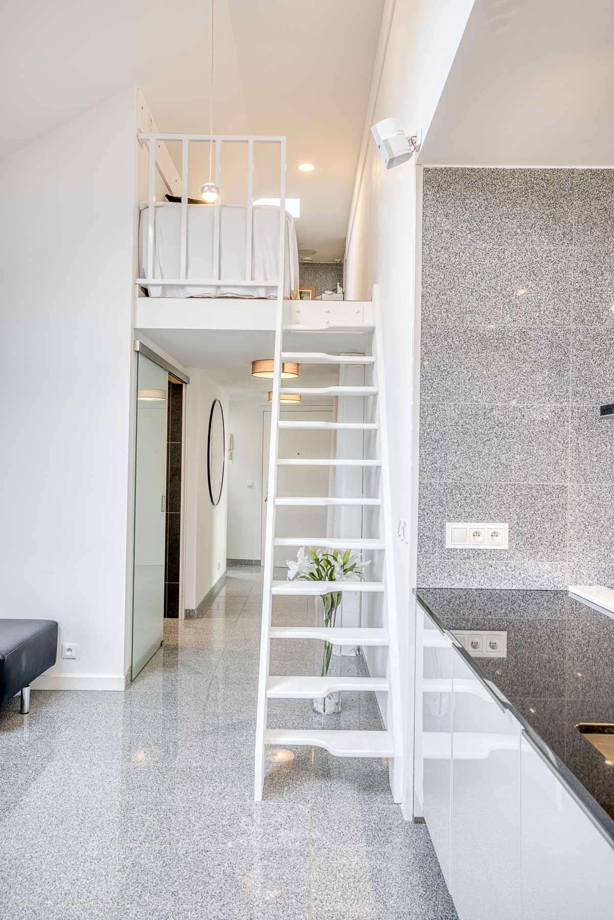 luxury apartment 4 Rooms for sale on ANNECY (74000)