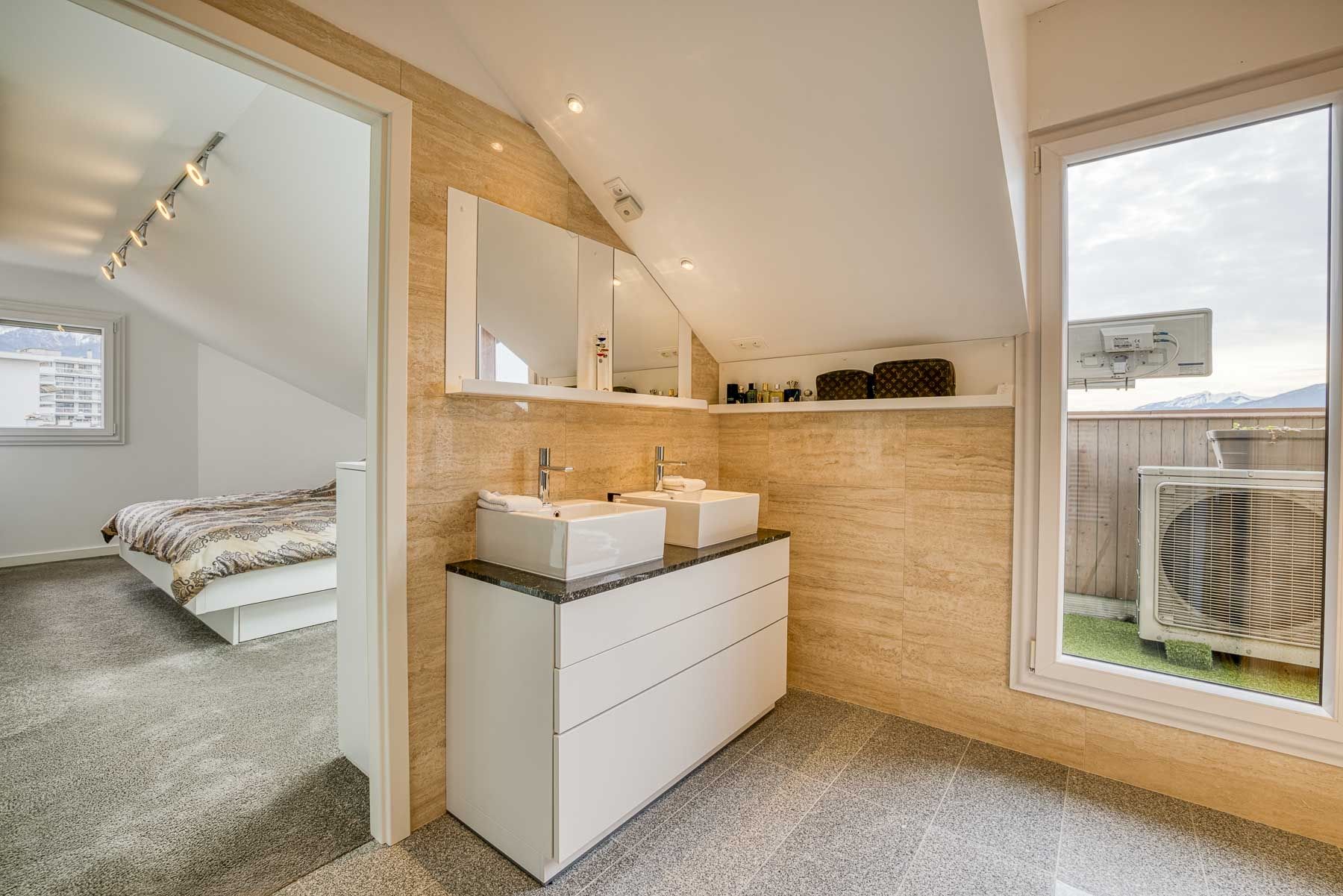 luxury apartment 4 Rooms for sale on ANNECY (74000)