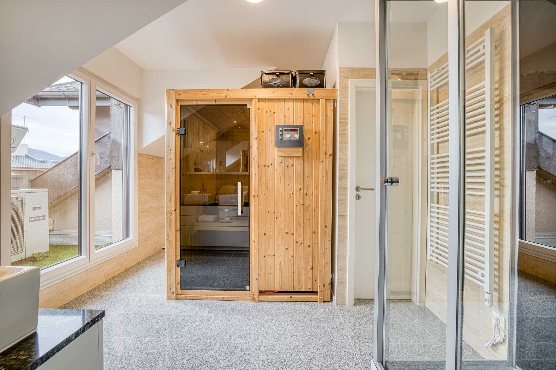 luxury apartment 4 Rooms for sale on ANNECY (74000)