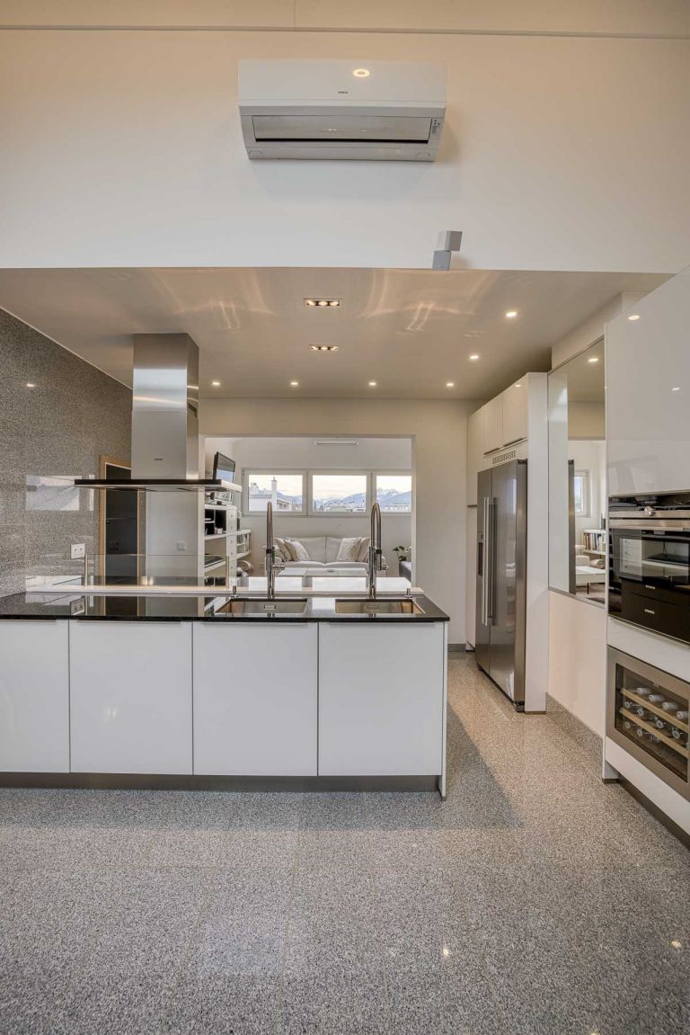 luxury apartment 4 Rooms for sale on ANNECY (74000)