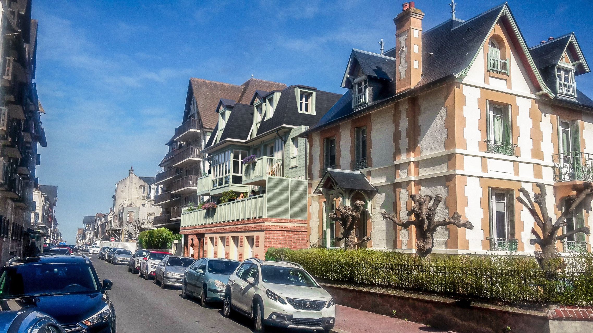 luxury apartment 3 Rooms for sale on DEAUVILLE (14800)