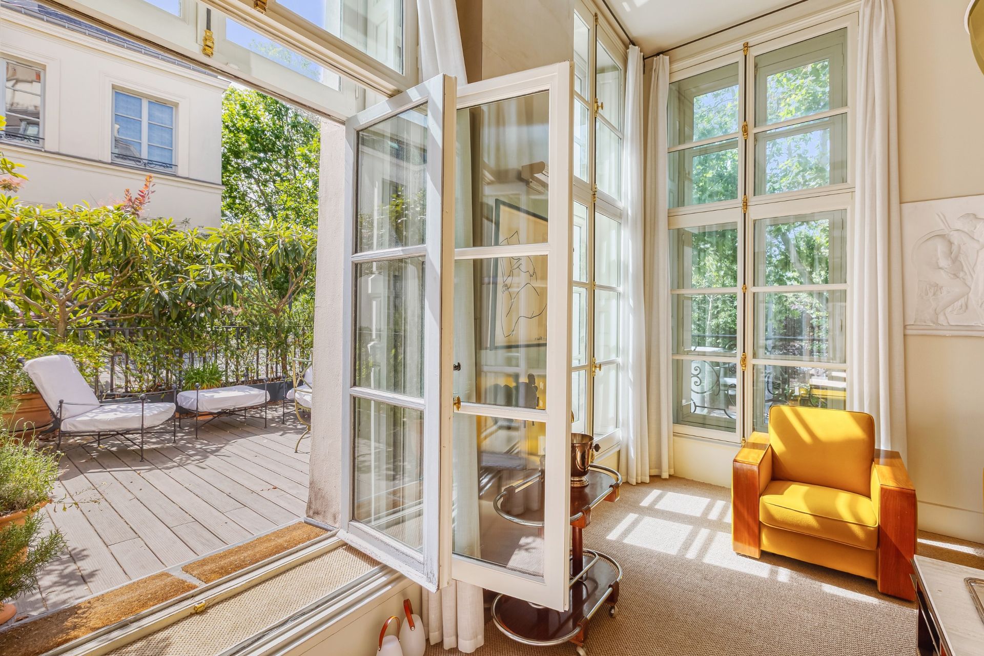luxury apartment 4 Rooms for sale on PARIS (75004)