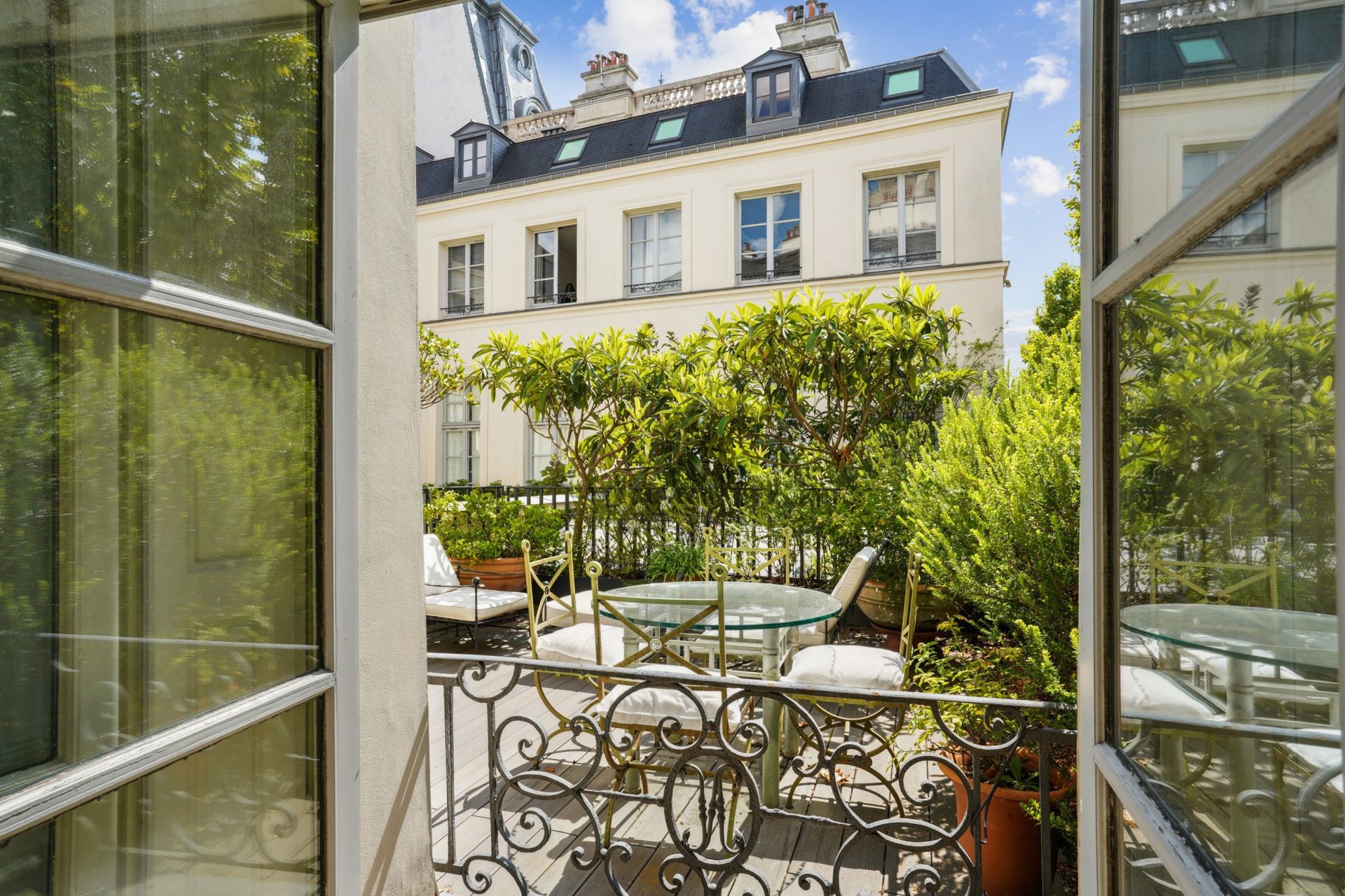 luxury apartment 4 Rooms for sale on PARIS (75004)