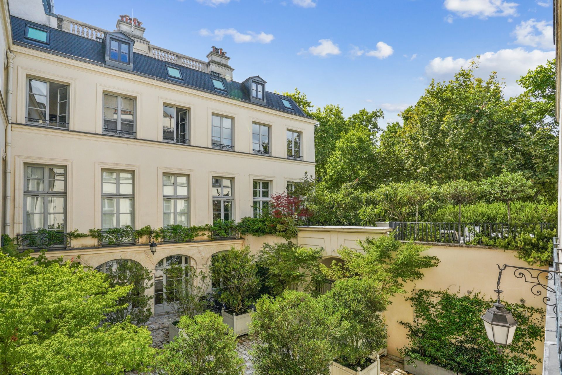 luxury apartment 4 Rooms for sale on PARIS (75004)