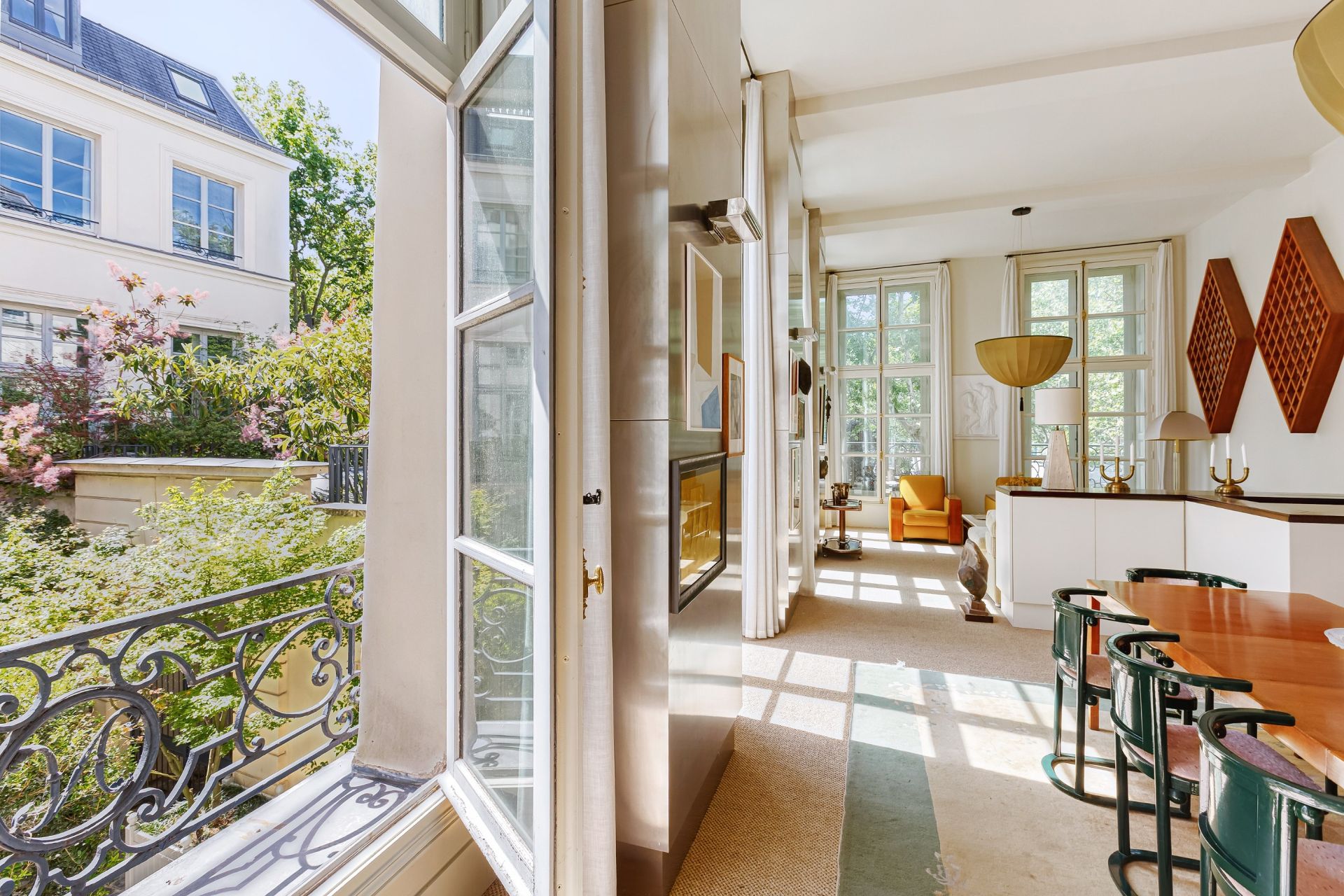 luxury apartment 4 Rooms for sale on PARIS (75004)