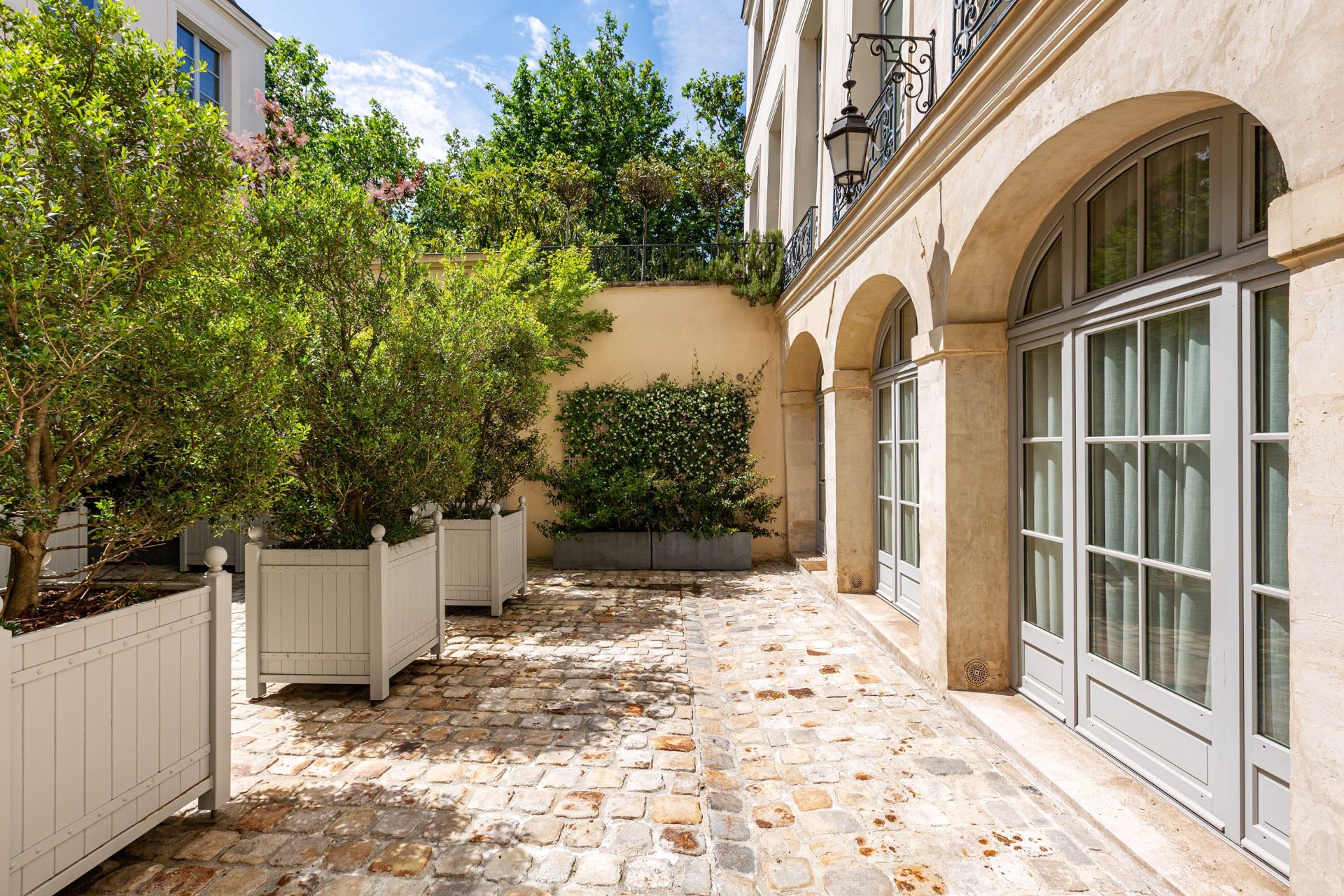 luxury apartment 4 Rooms for sale on PARIS (75004)