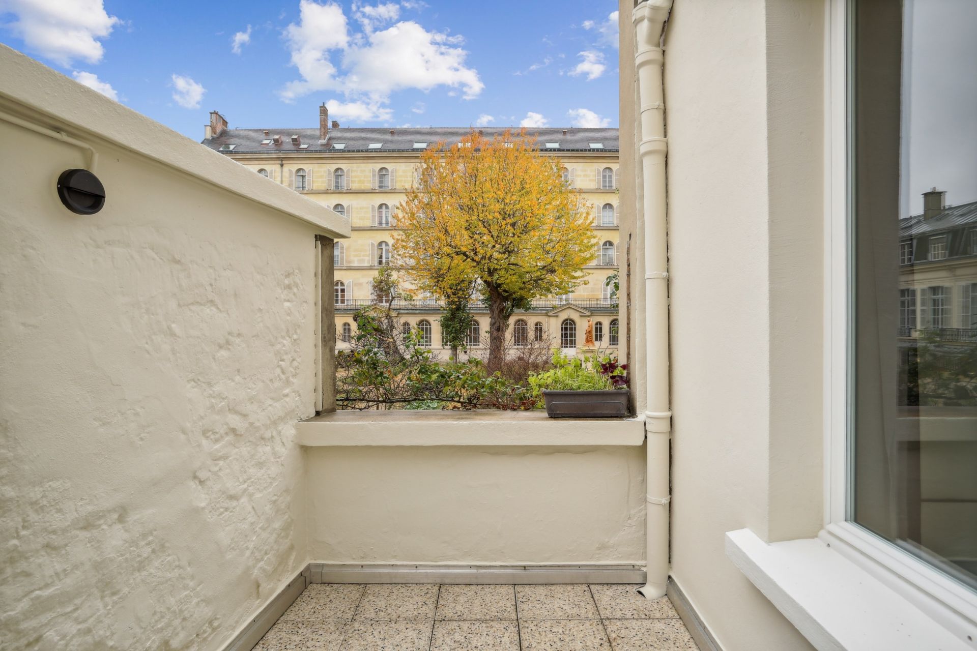 luxury apartment 2 Rooms for sale on PARIS (75007)