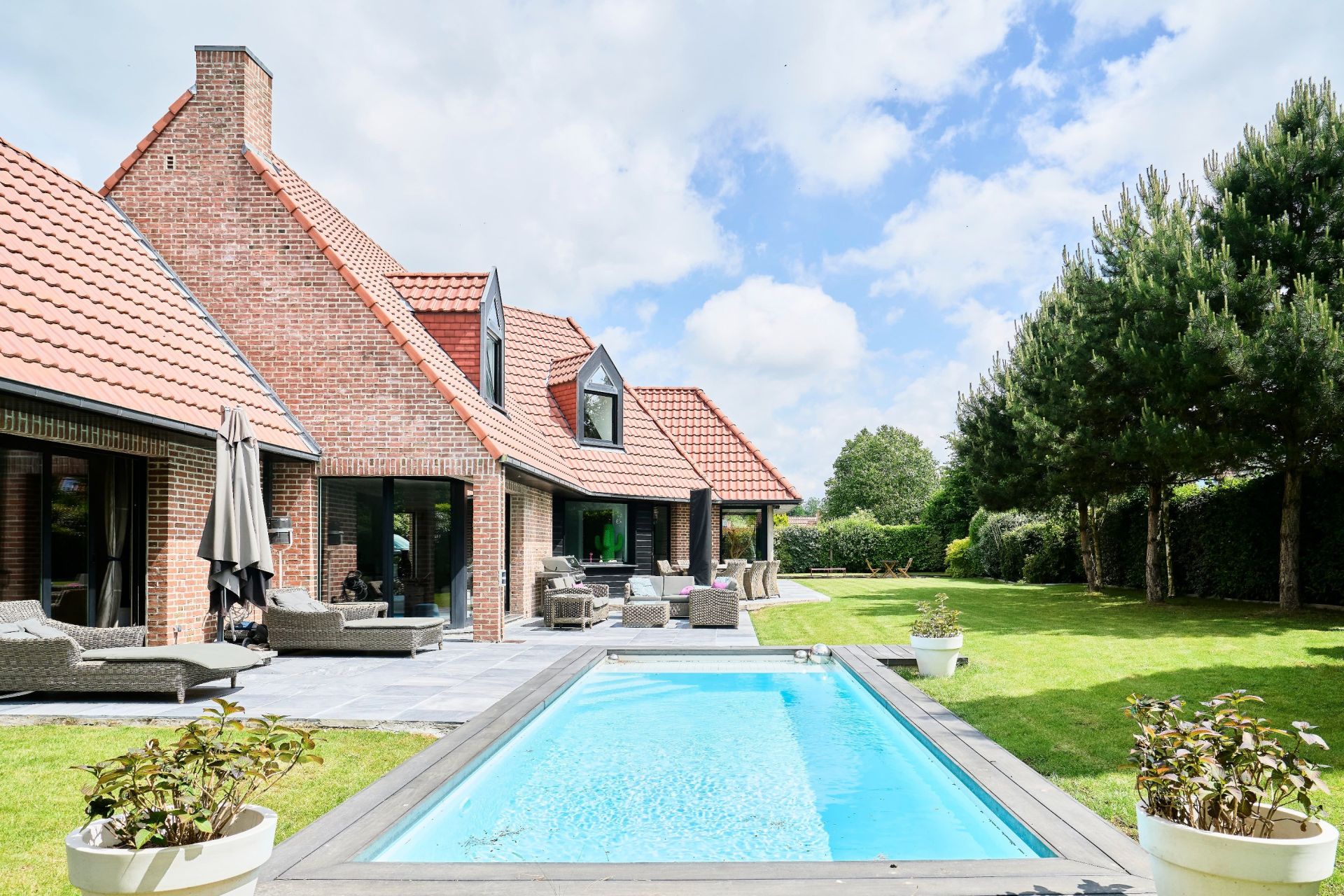 luxury house 11 Rooms for sale on CAMPHIN EN PEVELE (59780)