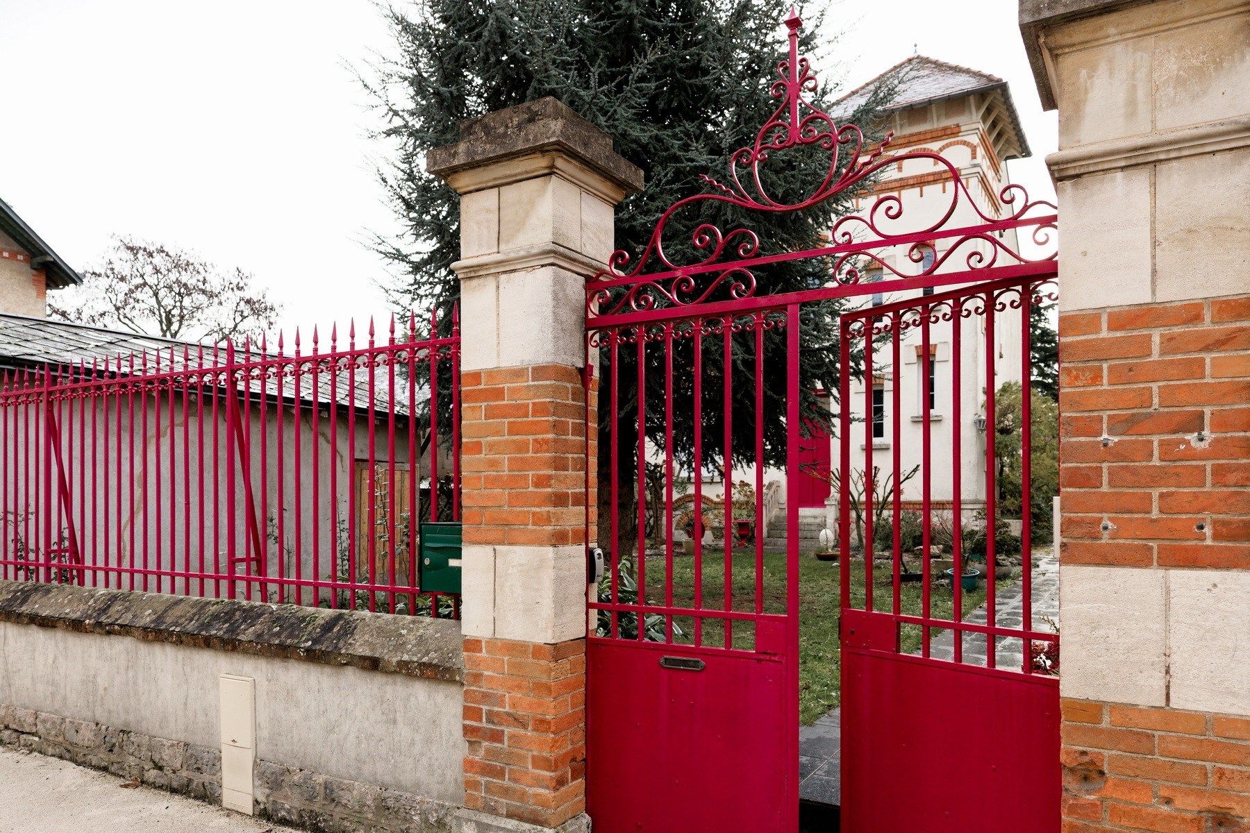 luxury house 8 Rooms for sale on ORLEANS (45100)