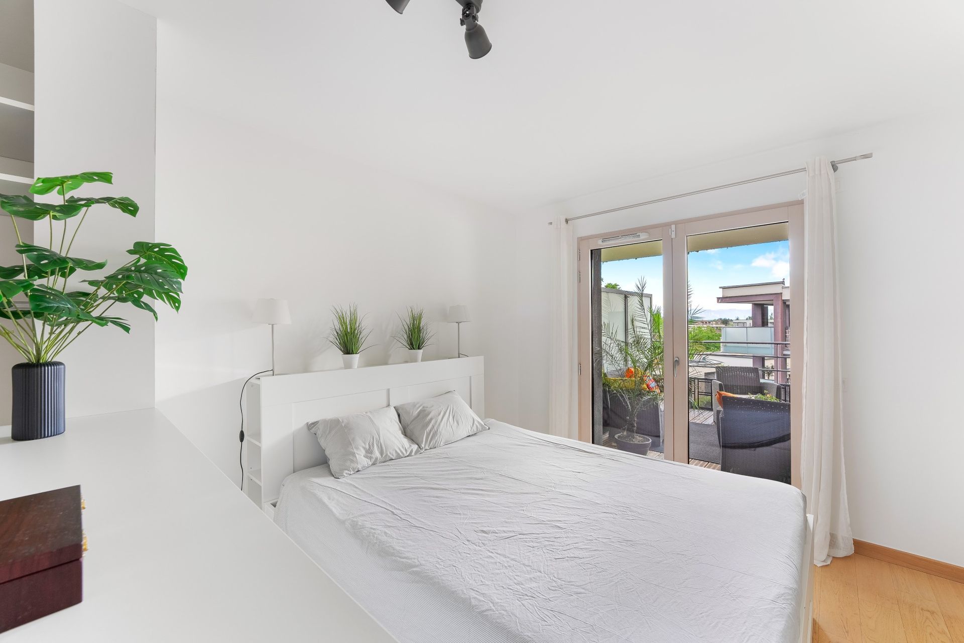 luxury apartment 4 Rooms for sale on DIVONNE LES BAINS (01220)