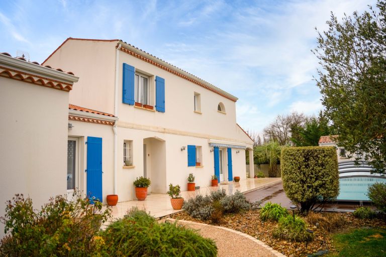 maison de luxe 9 Pièces en vente sur LE GUA (17600)