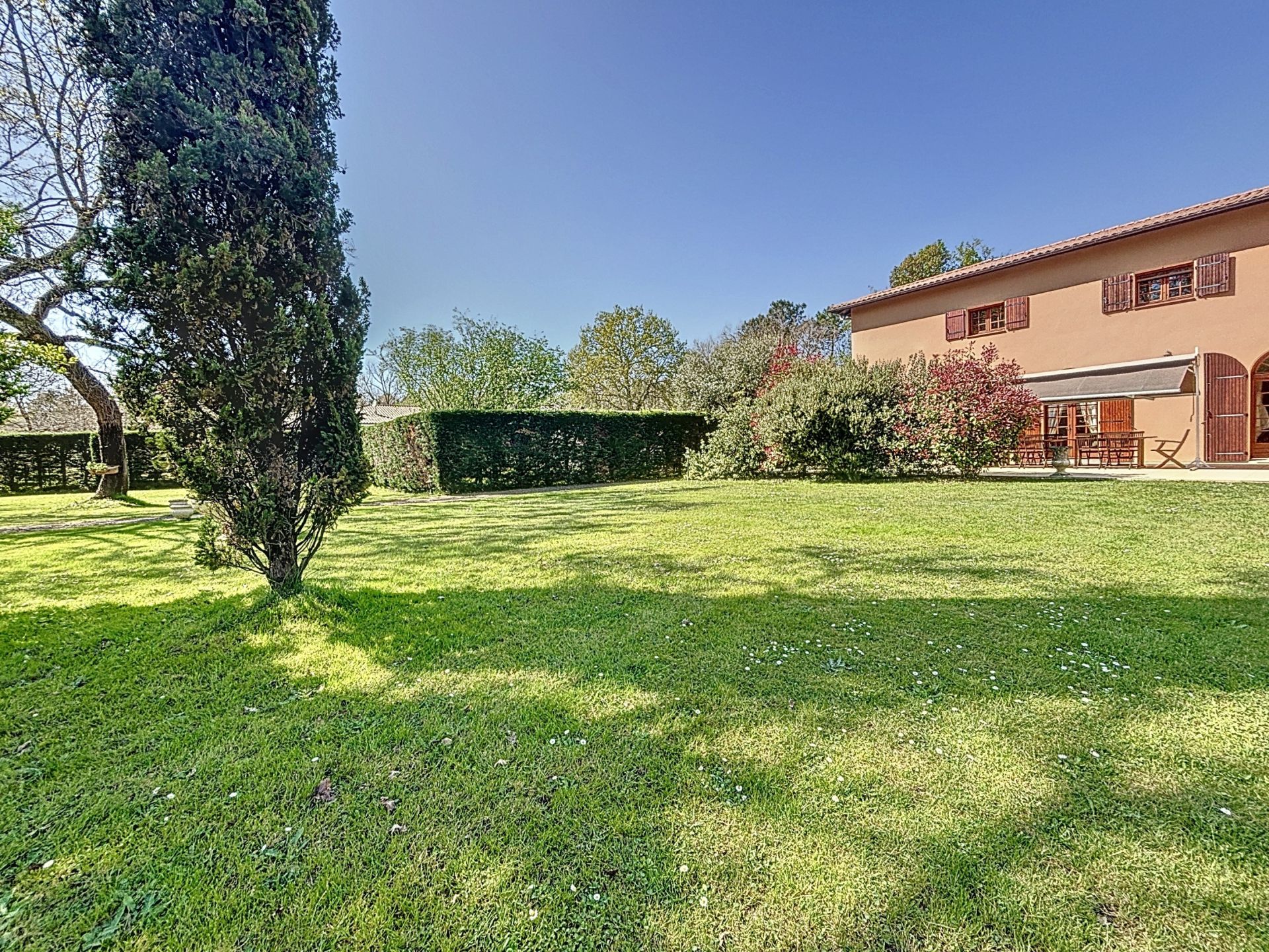 luxury house 10 Rooms for sale on MIMIZAN (40200)