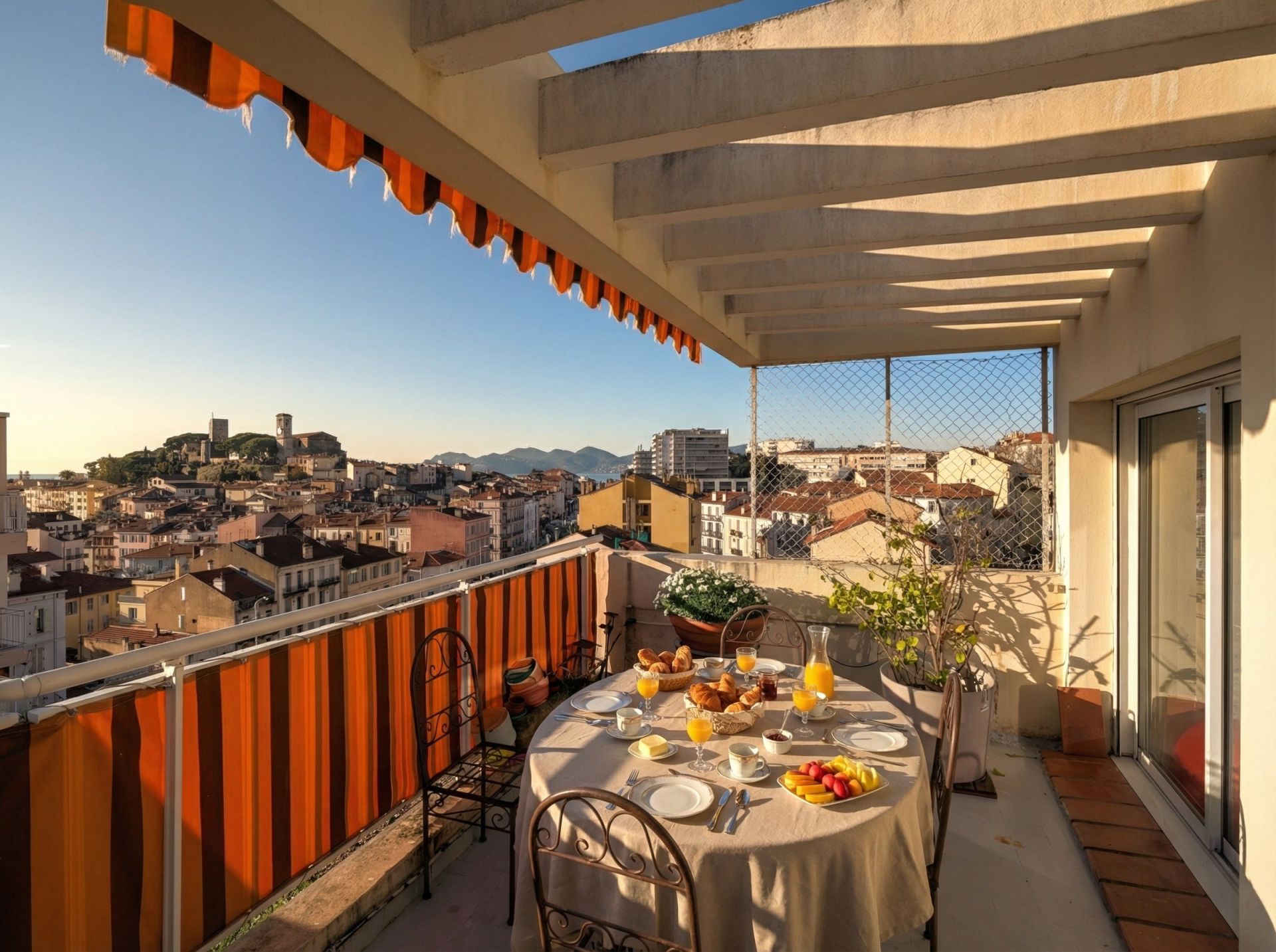 luxury apartment 3 Rooms for sale on CANNES (06400)