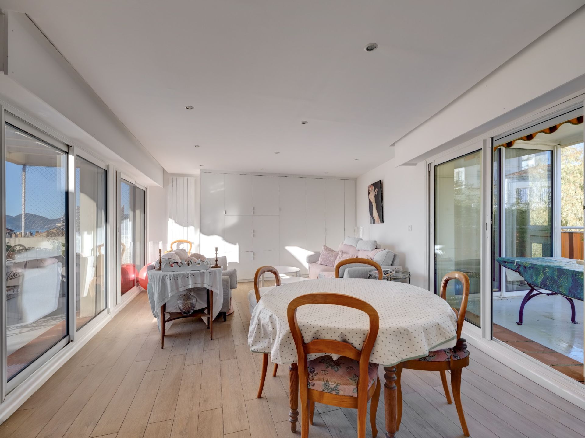 luxury apartment 3 Rooms for sale on CANNES (06400)