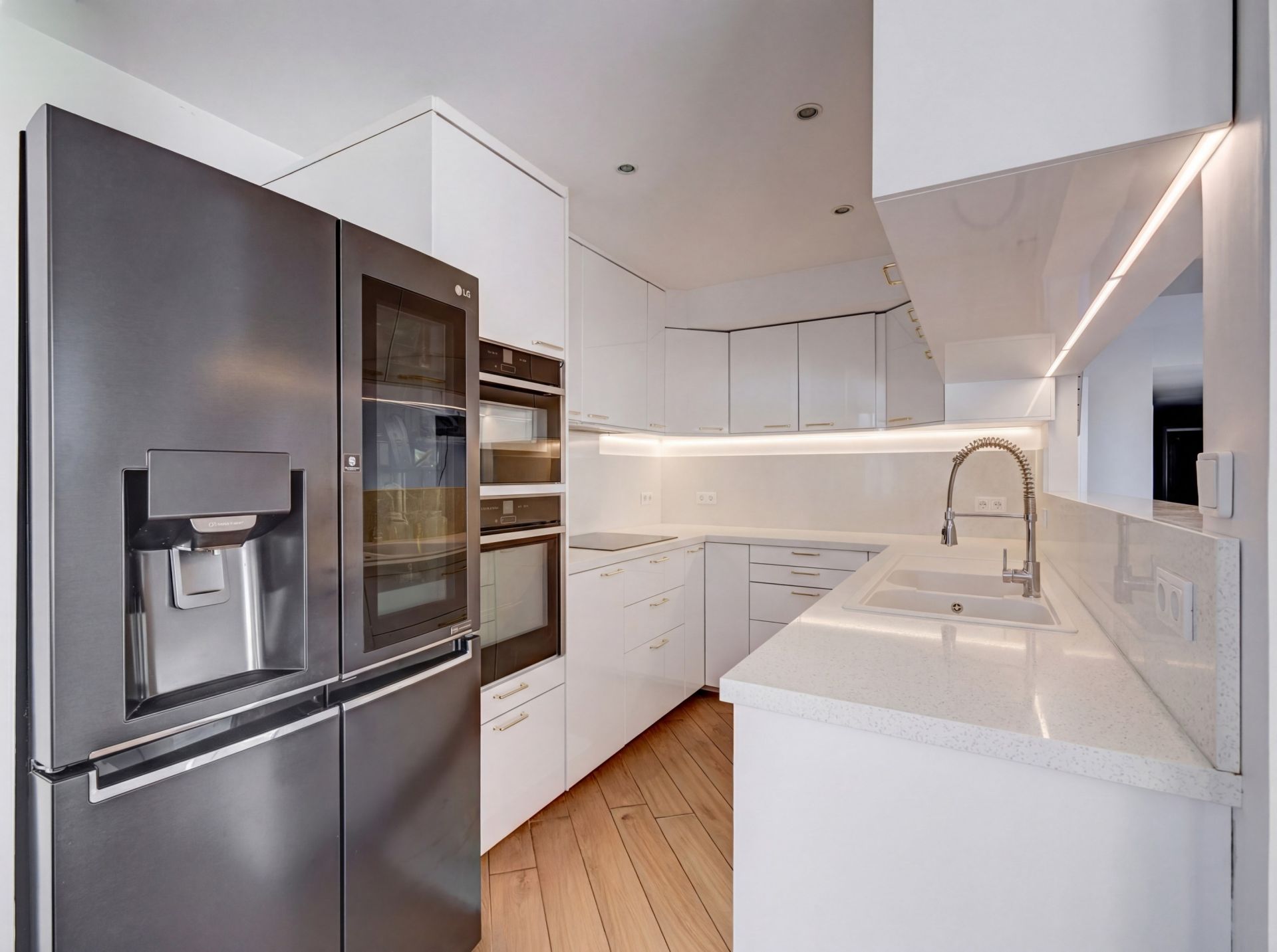 luxury apartment 3 Rooms for sale on CANNES (06400)