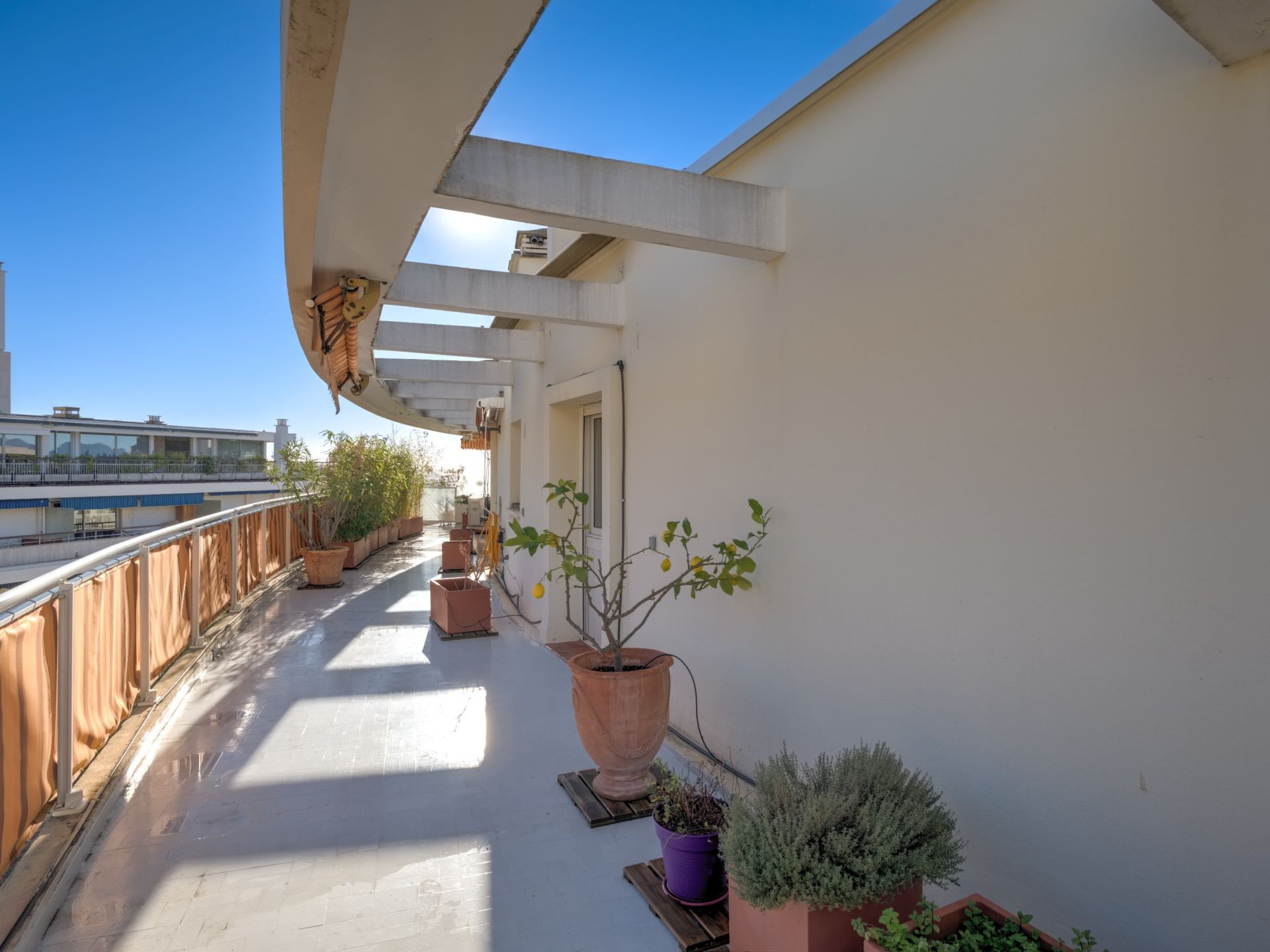 luxury apartment 3 Rooms for sale on CANNES (06400)