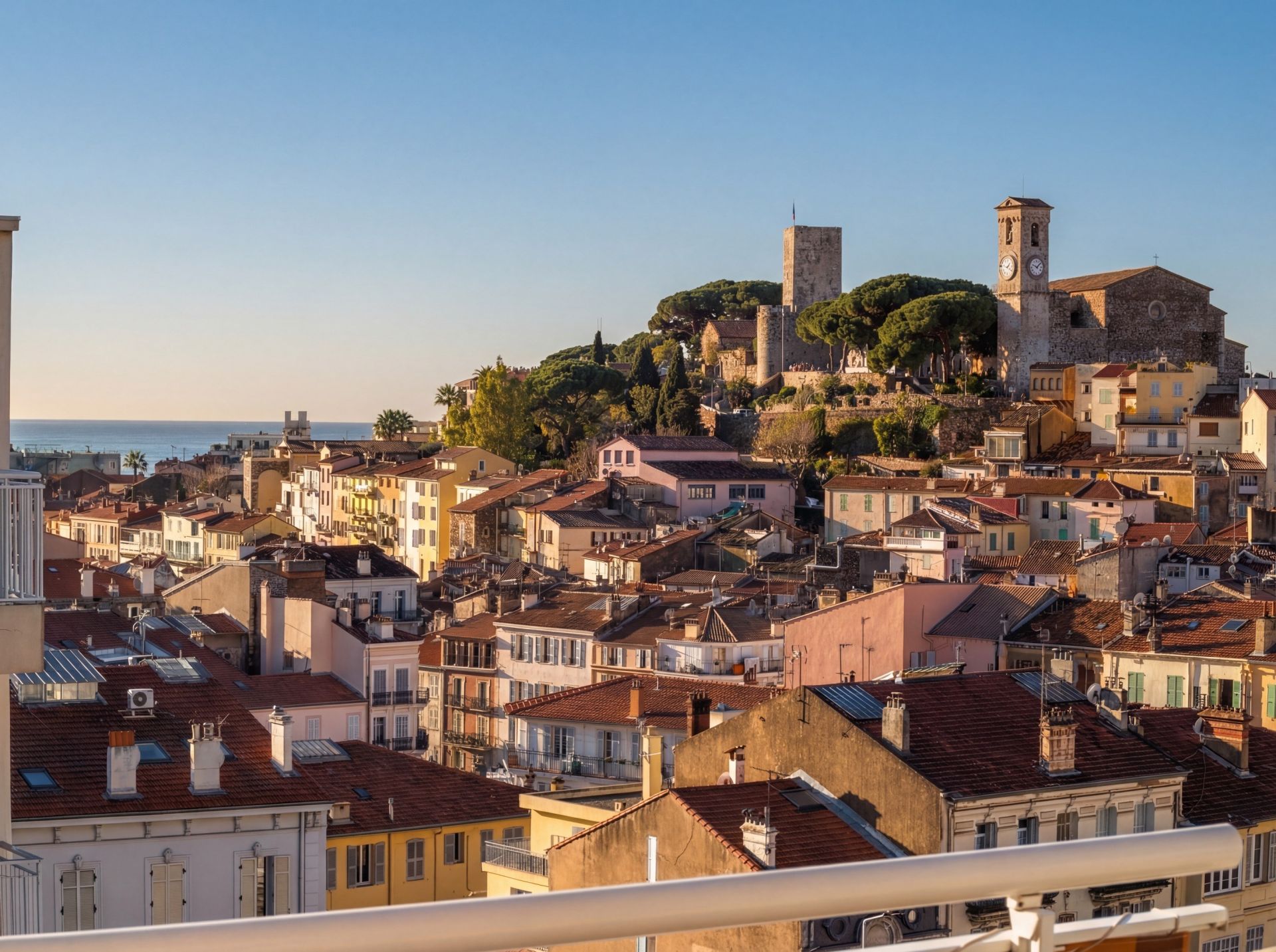 luxury apartment 3 Rooms for sale on CANNES (06400)