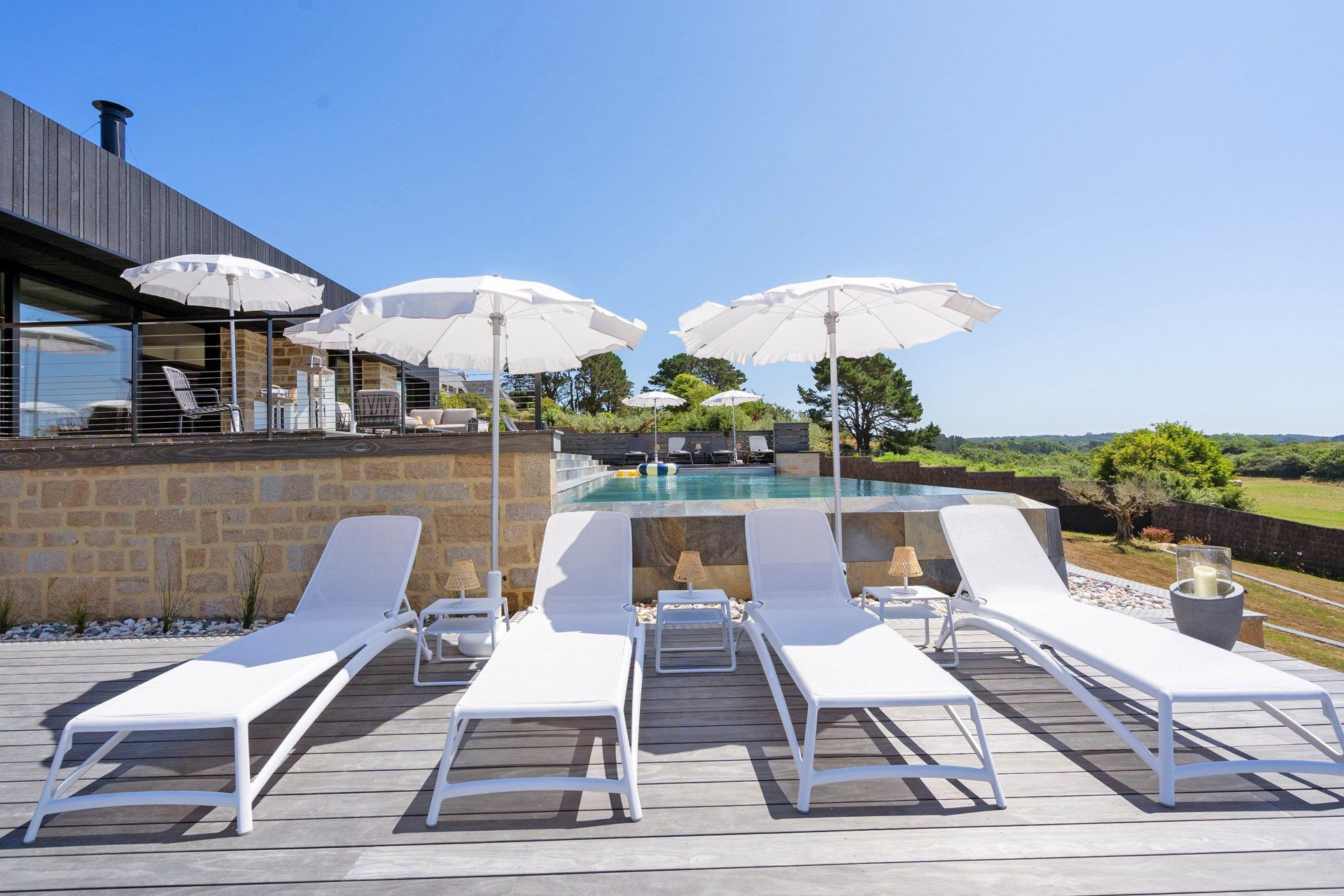 luxury villa 11 Rooms for seasonal rent on GUIDEL (56520)