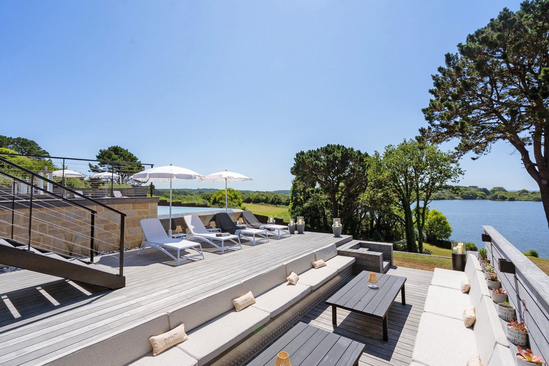 luxury villa 11 Rooms for seasonal rent on GUIDEL (56520)