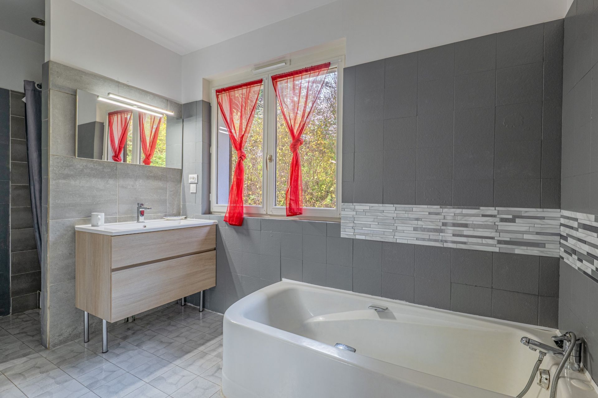 luxury house 5 Rooms for sale on DARDILLY (69570)
