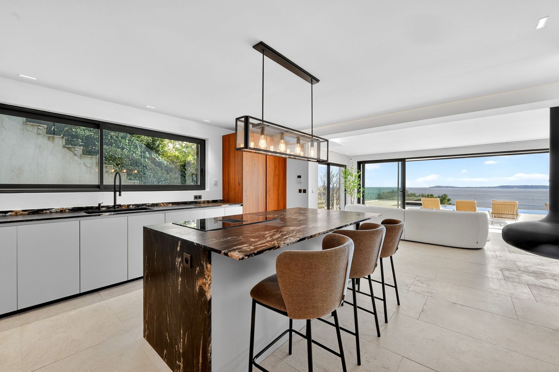 maison de luxe 5 Pièces en vente sur RAYOL CANADEL SUR MER (83820)