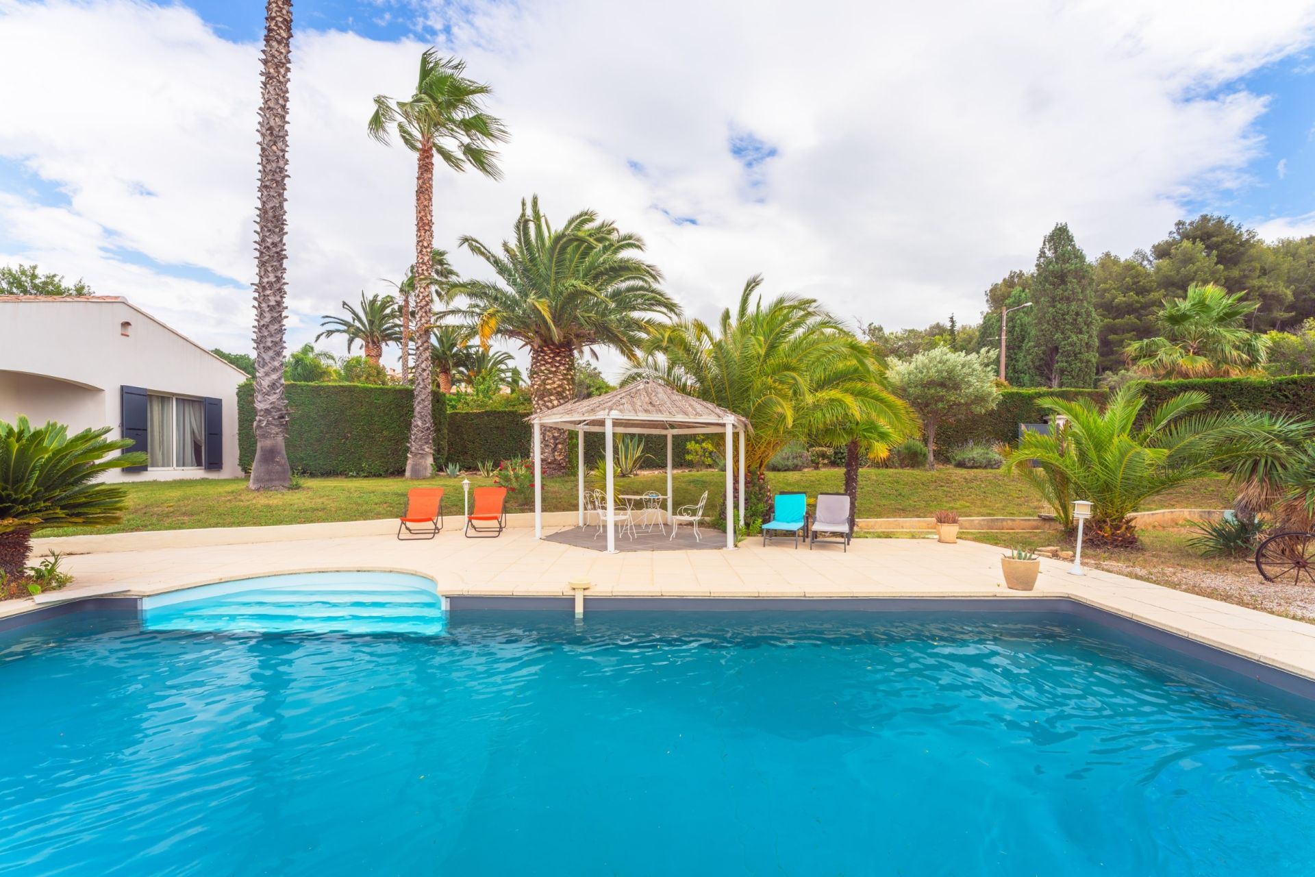 luxury house 5 Rooms for sale on LE CASTELLET (83330)