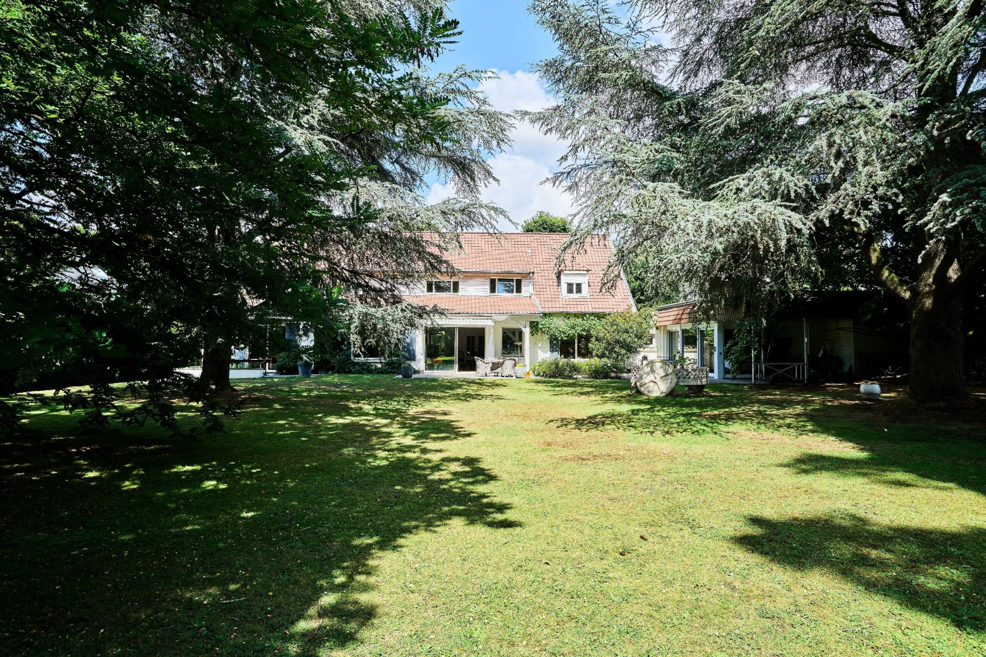 luxury house 9 Rooms for sale on MARCQ EN BAROEUL (59700)